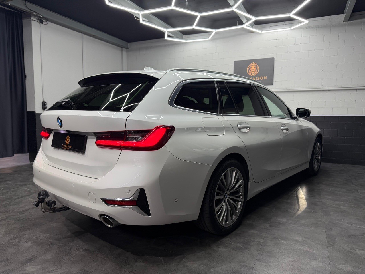 BMW 330i Touring xDrive Steptronic Sport Line-image-7