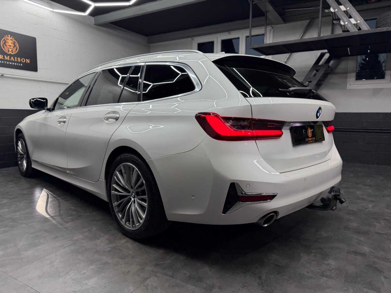 BMW 330i Touring xDrive Steptronic Sport Line-image-5