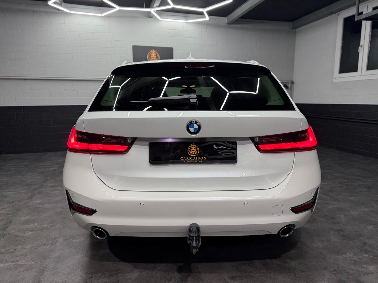 BMW 330i Touring xDrive Steptronic Sport Line-image-6