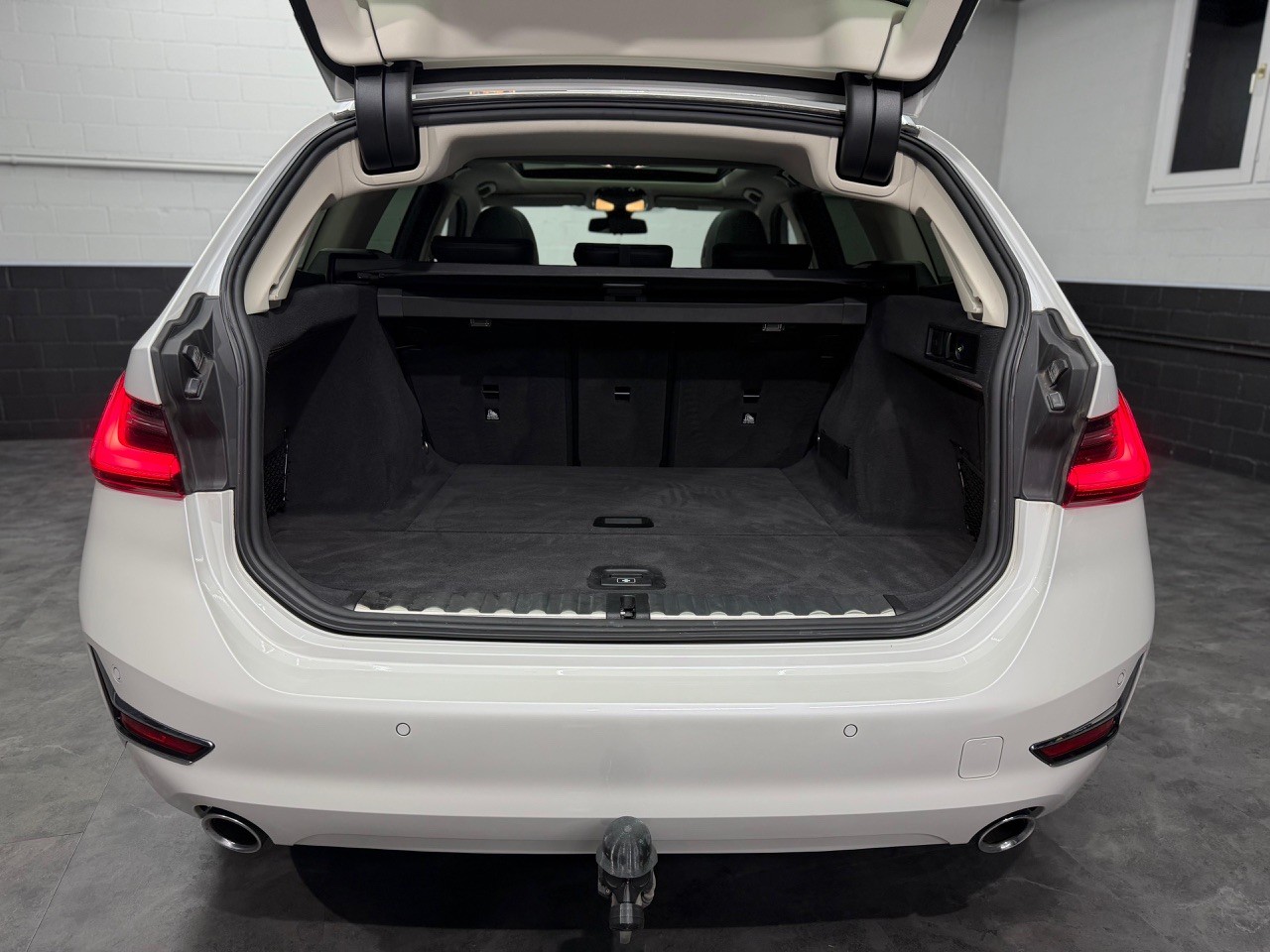 BMW 330i Touring xDrive Steptronic Sport Line-image-25