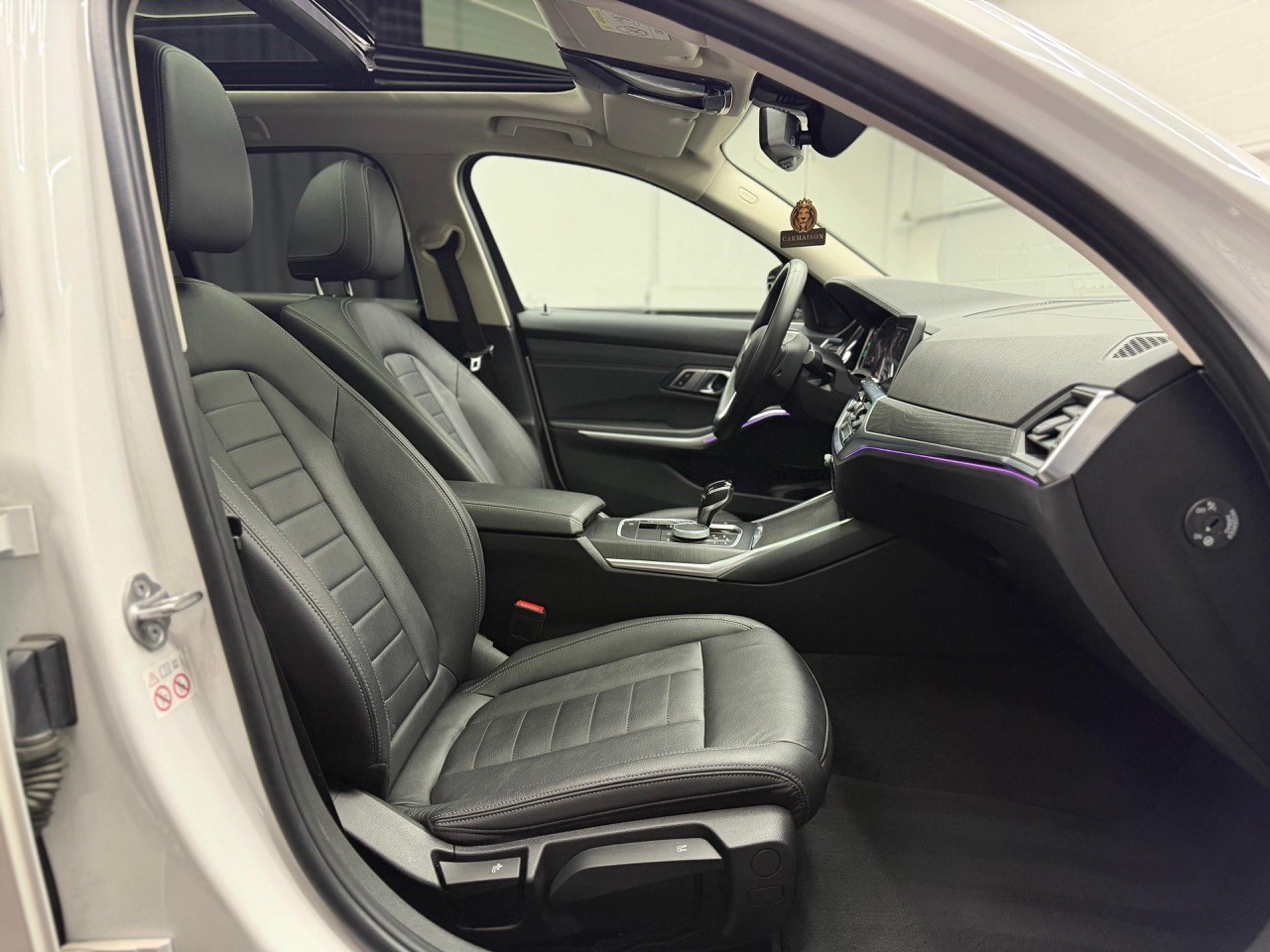 BMW 330i Touring xDrive Steptronic Sport Line-image-18