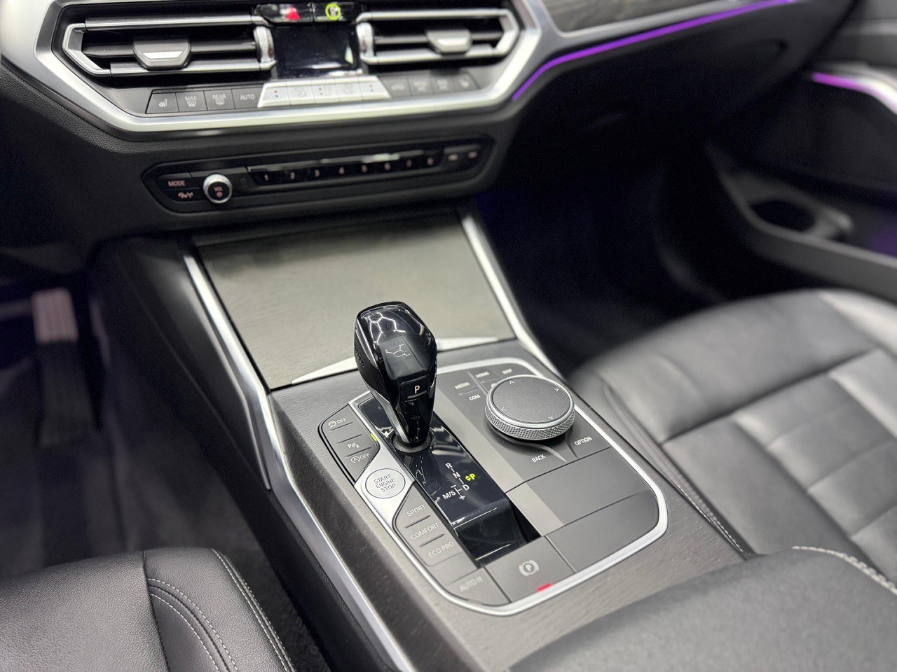BMW 330i Touring xDrive Steptronic Sport Line-image-17