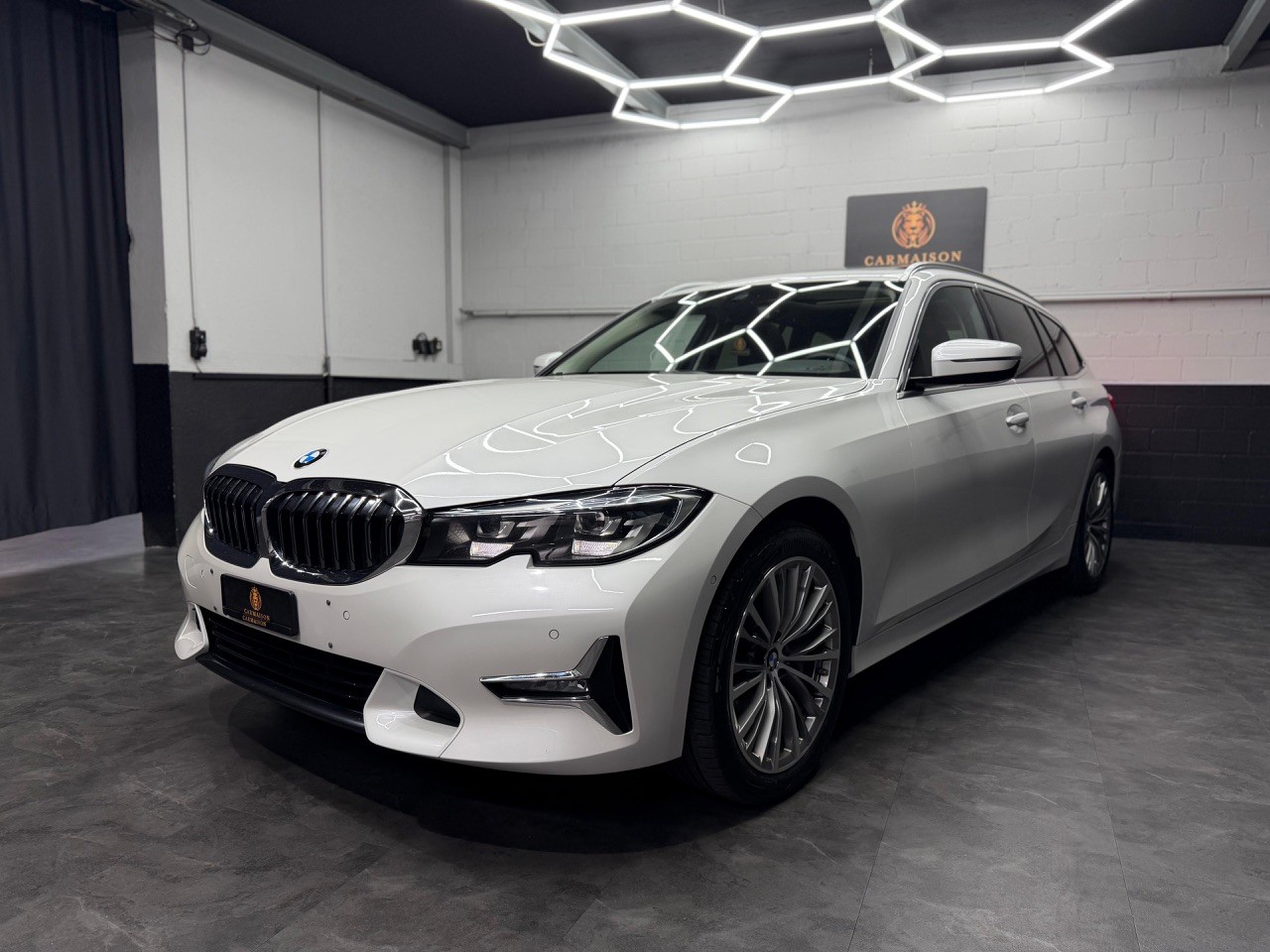 BMW 330i Touring xDrive Steptronic Sport Line-showroom-element-2