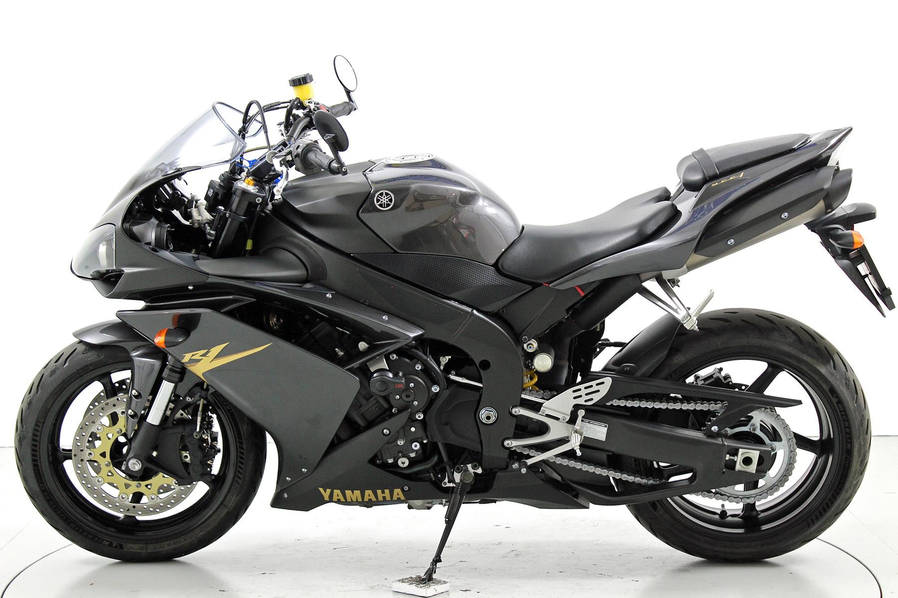 YAMAHA YZF-R1-image-4
