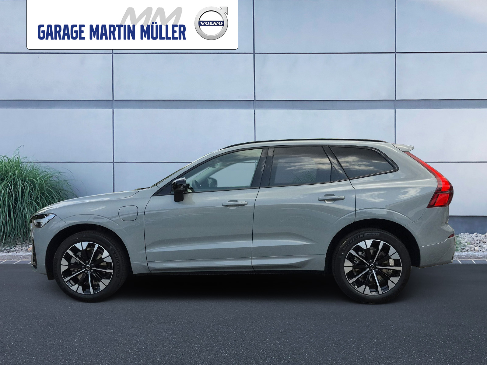 VOLVO XC60 2.0 T6 TE Plus Dark eAWD-image-1
