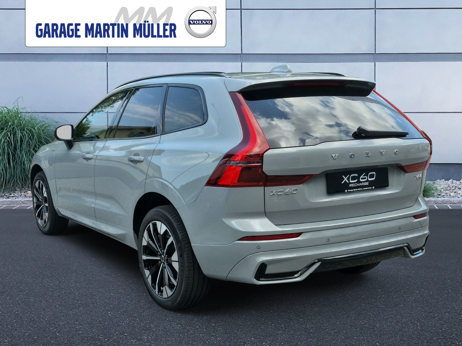 VOLVO XC60 2.0 T6 TE Plus Dark eAWD-image-2