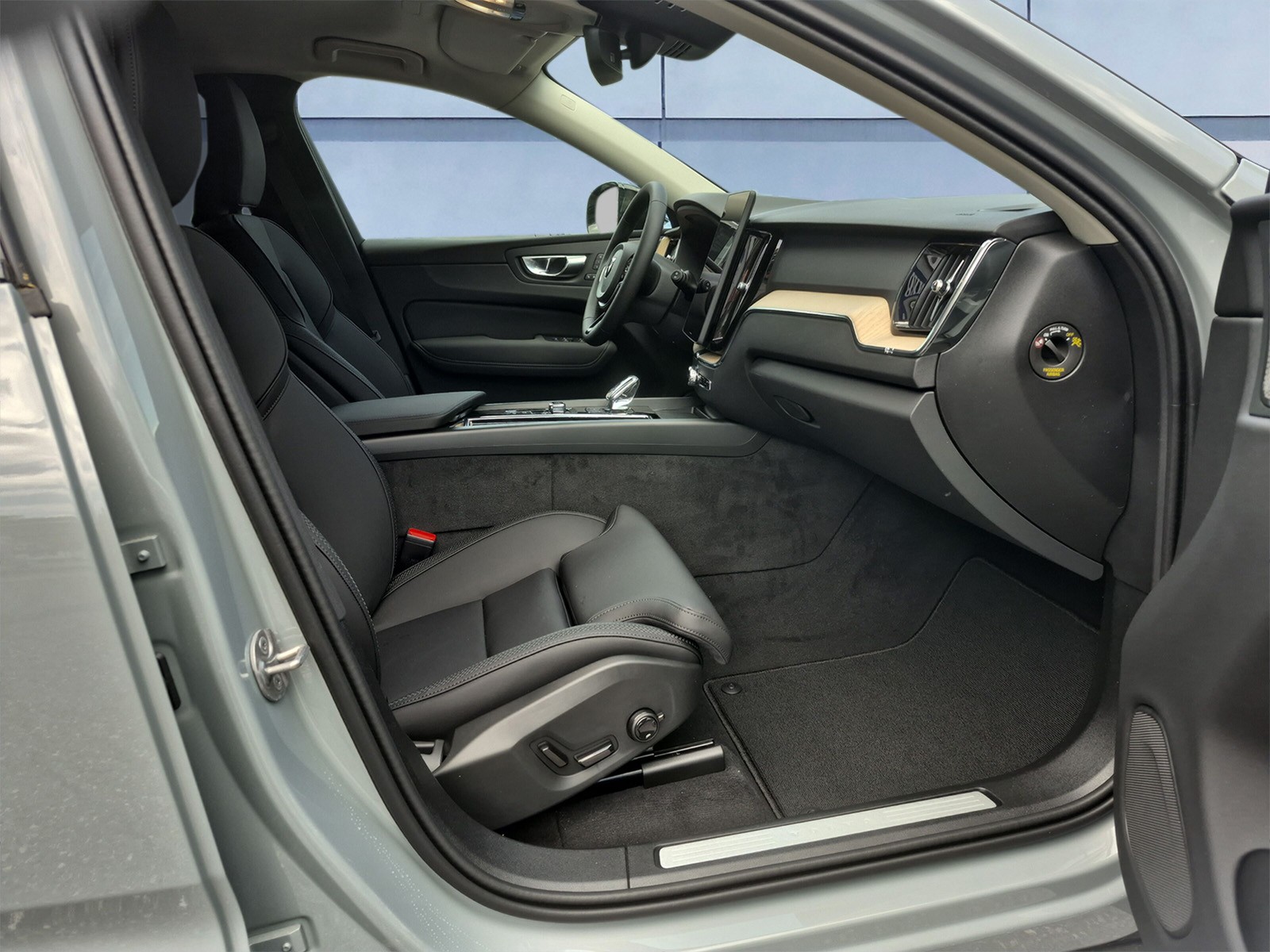 VOLVO XC60 2.0 T6 TE Plus Dark eAWD-image-12