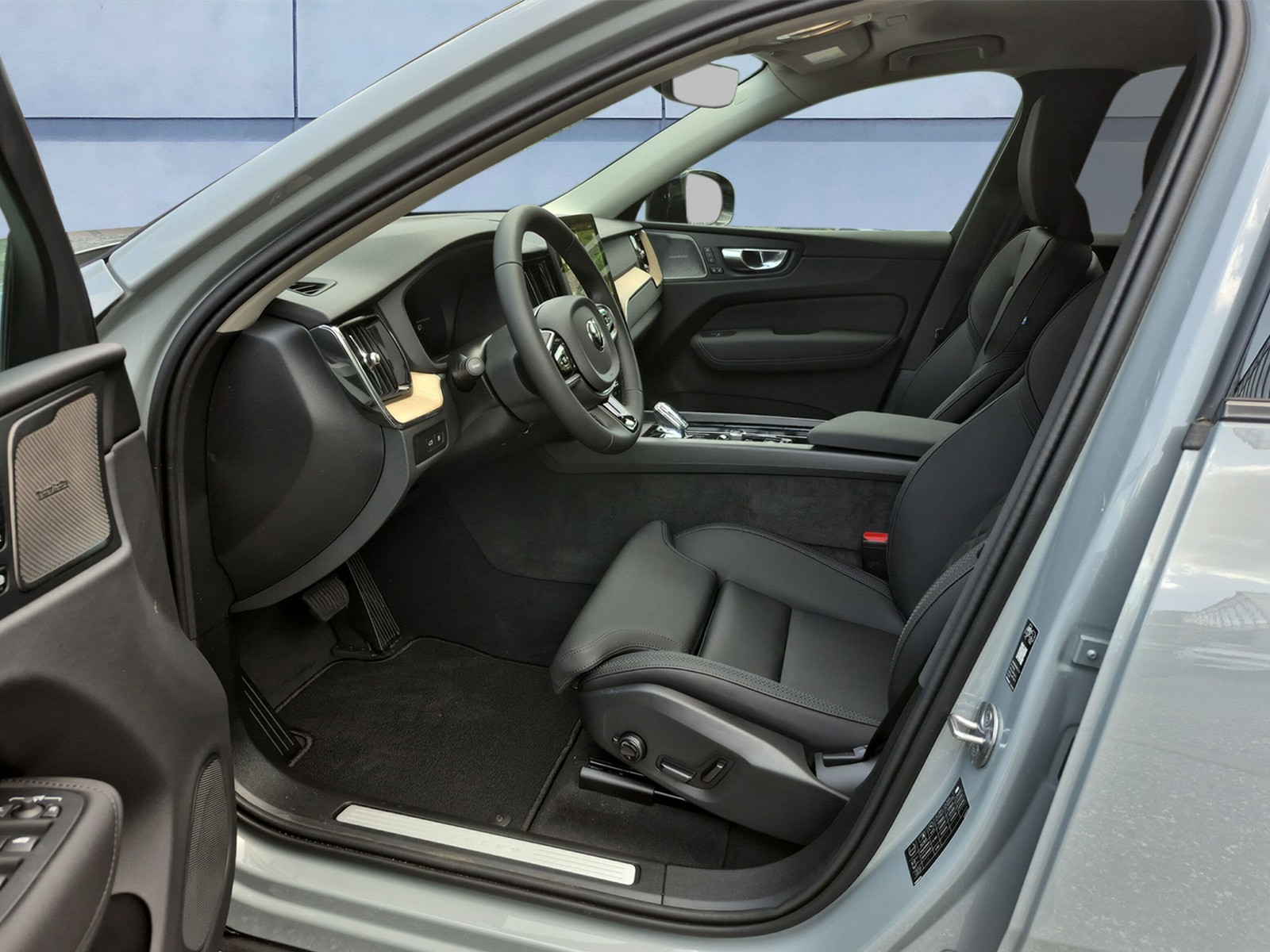 VOLVO XC60 2.0 T6 TE Plus Dark eAWD-image-9