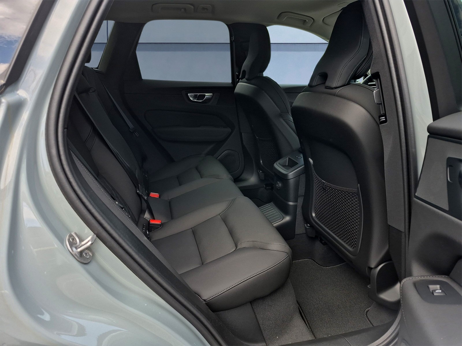 VOLVO XC60 2.0 T6 TE Plus Dark eAWD-image-13