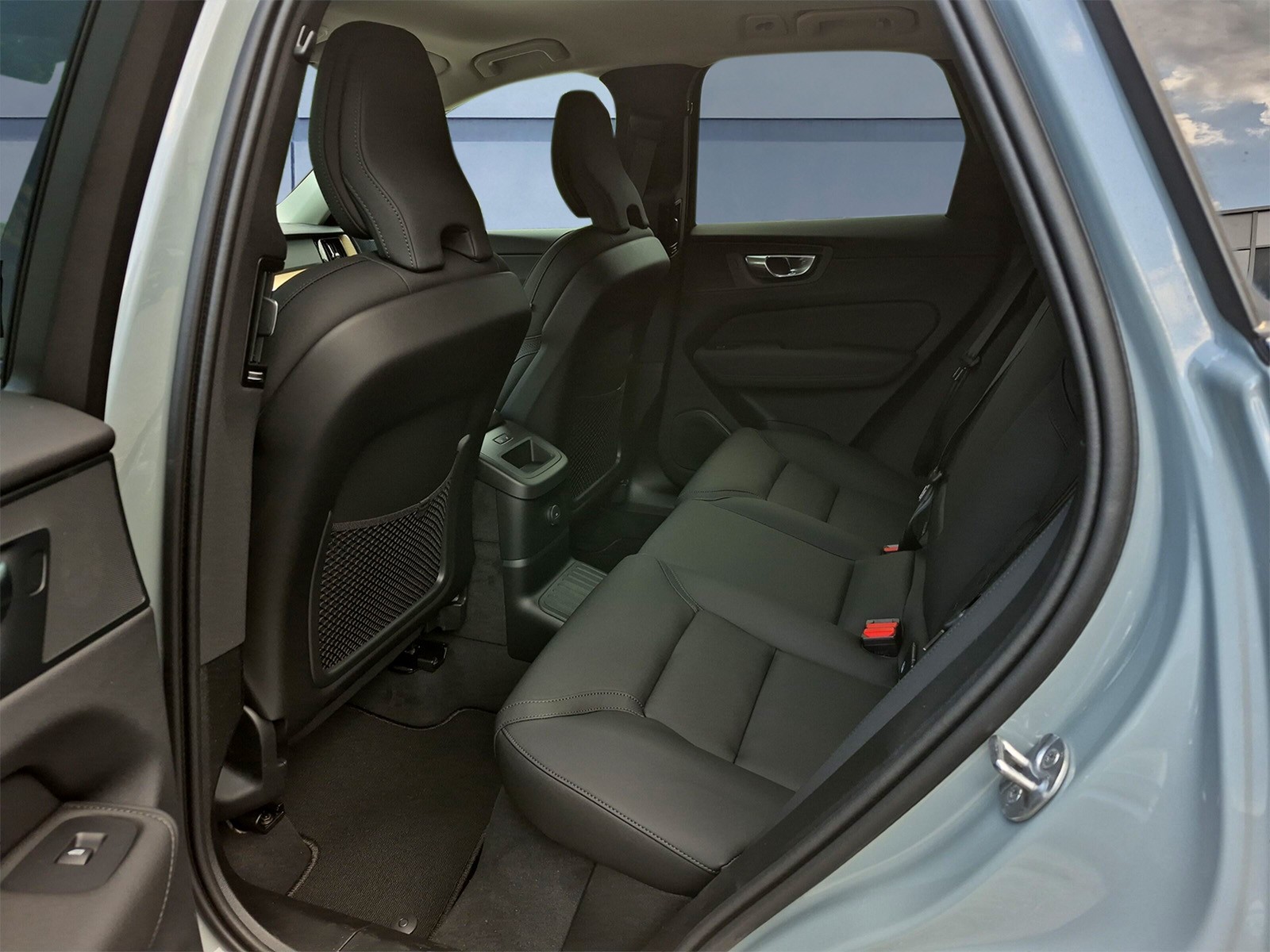 VOLVO XC60 2.0 T6 TE Plus Dark eAWD-image-14