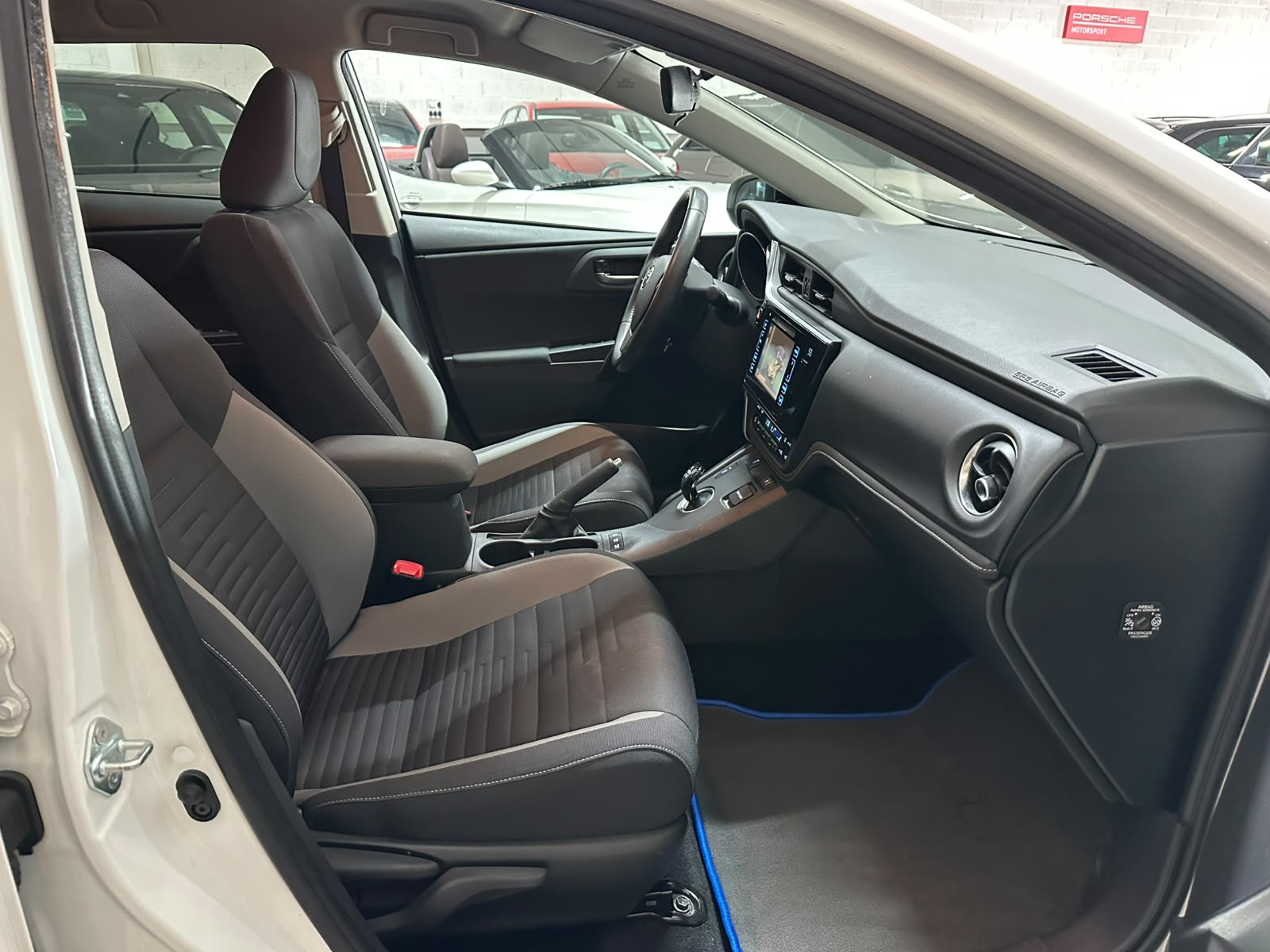 TOYOTA Auris 1.8 HSD Sol e-CVT-image-7