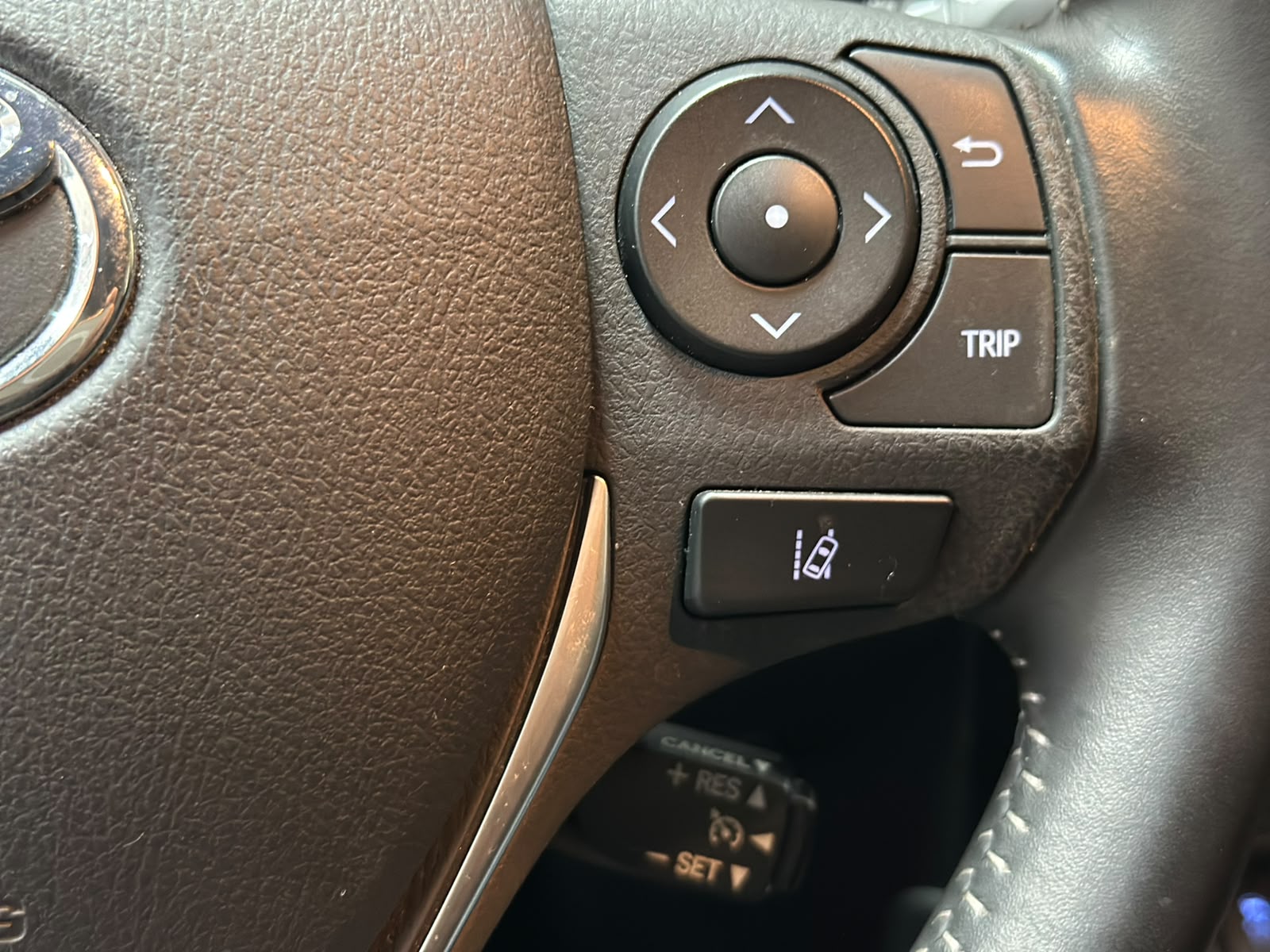 TOYOTA Auris 1.8 HSD Sol e-CVT-image-13