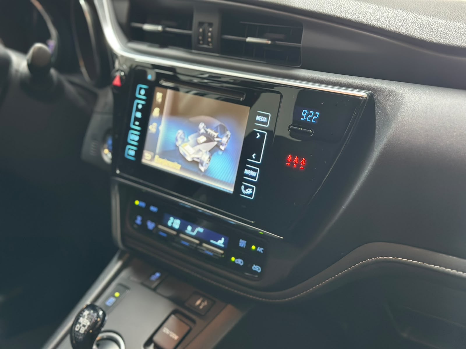 TOYOTA Auris 1.8 HSD Sol e-CVT-image-8
