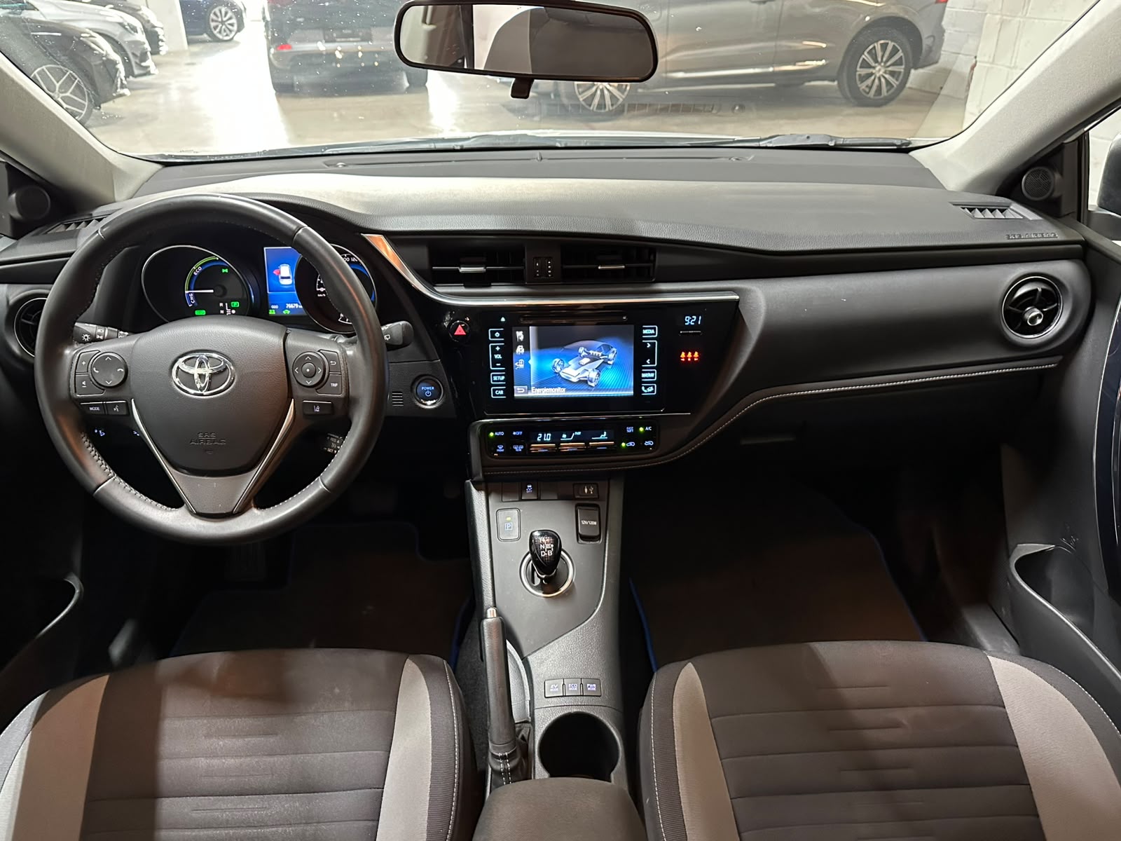 TOYOTA Auris 1.8 HSD Sol e-CVT-image-9