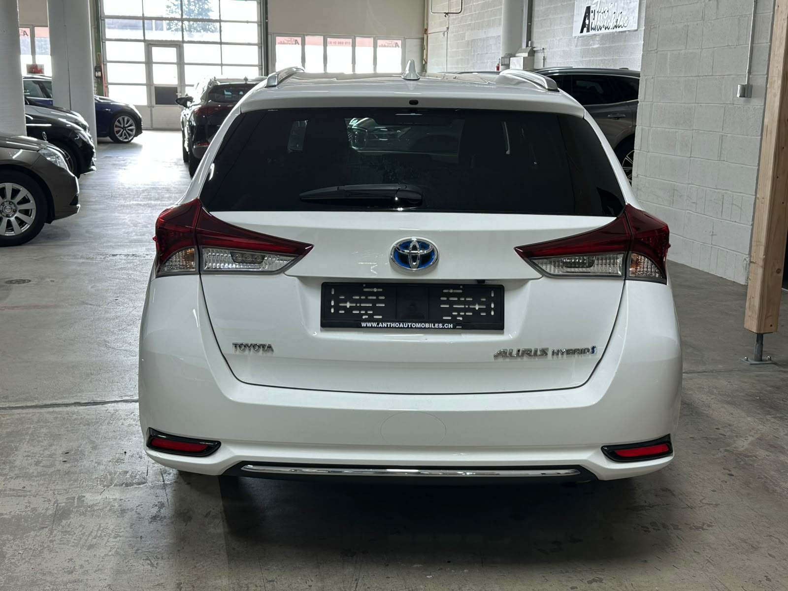 TOYOTA Auris 1.8 HSD Sol e-CVT-image-5