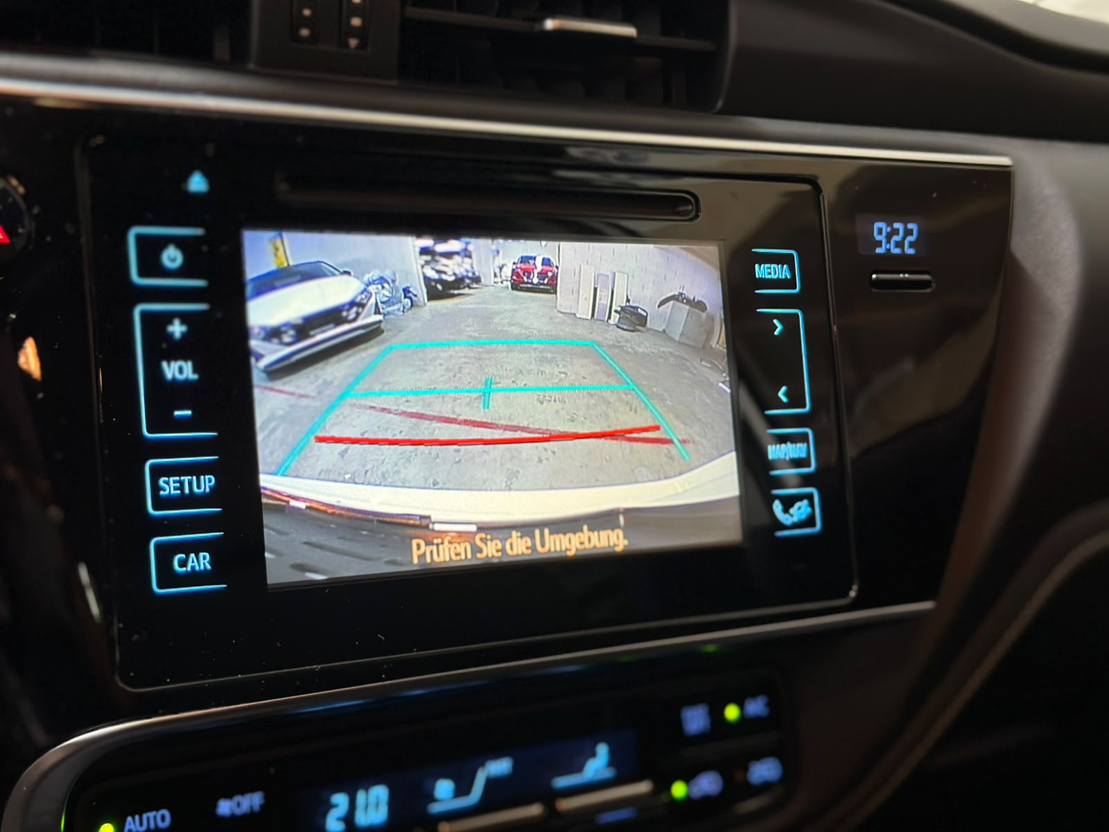 TOYOTA Auris 1.8 HSD Sol e-CVT-image-12