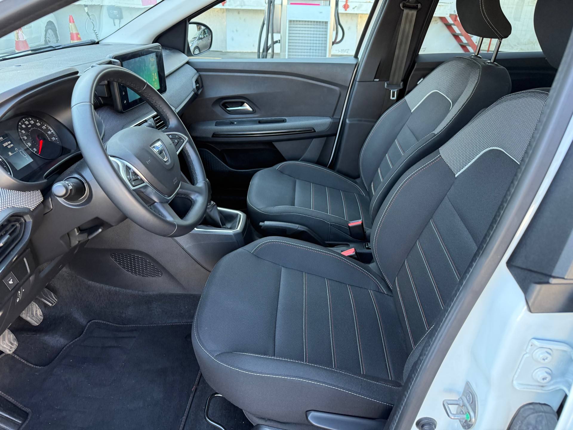 DACIA Jogger TCe 110 Extreme-image-5