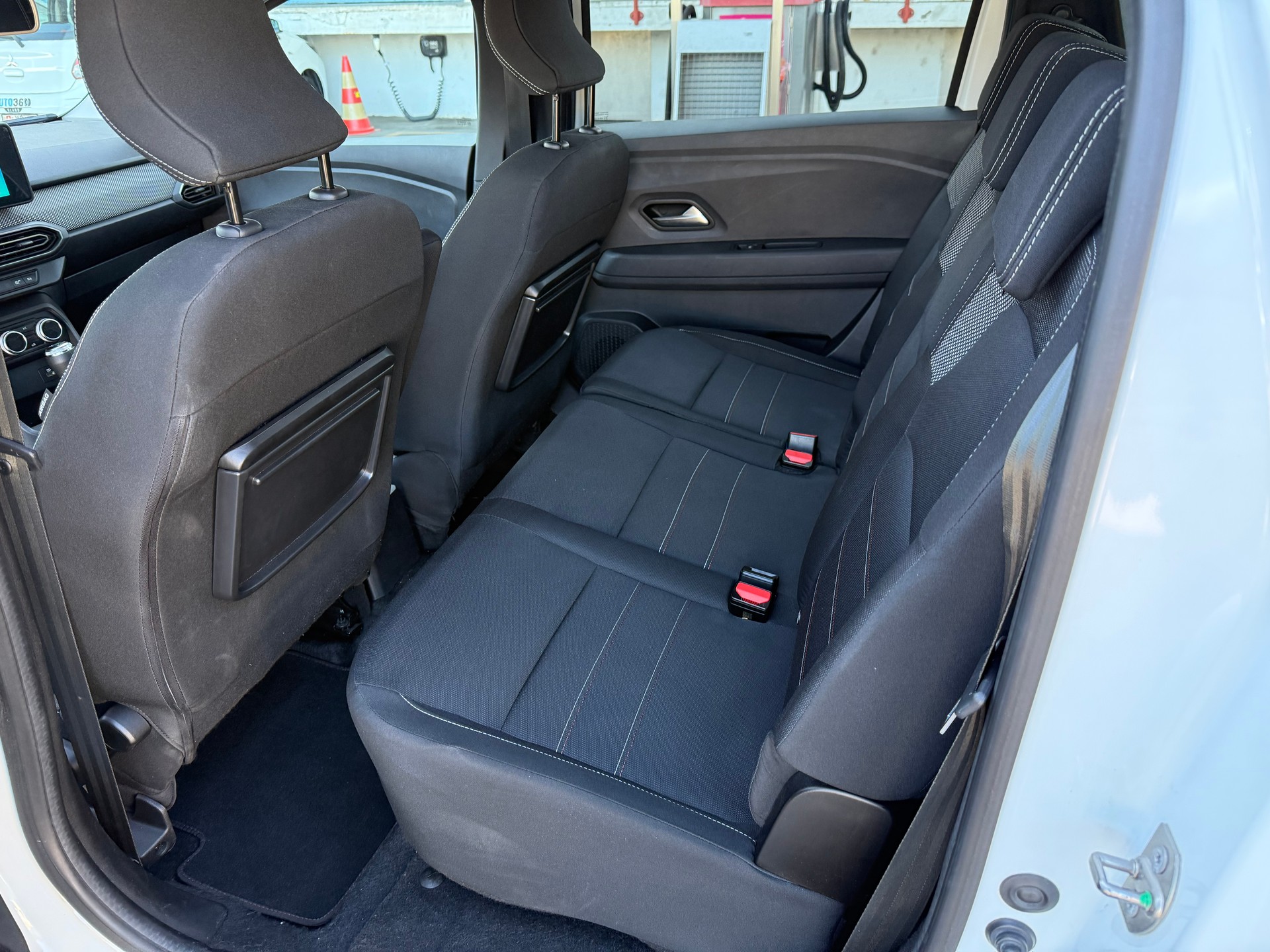 DACIA Jogger TCe 110 Extreme-image-6