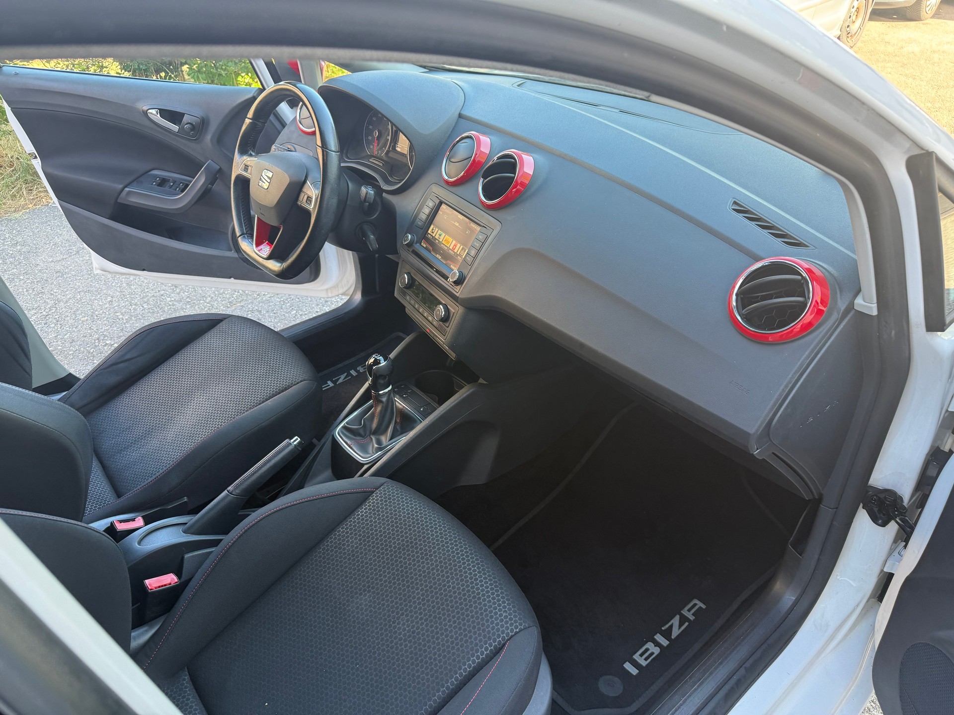 SEAT IBIZA-image-10