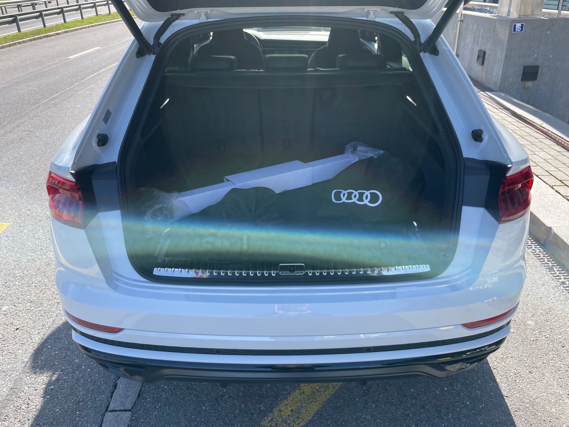 AUDI Q8 60 TFSI e quattro PHEV tiptronic-image-6