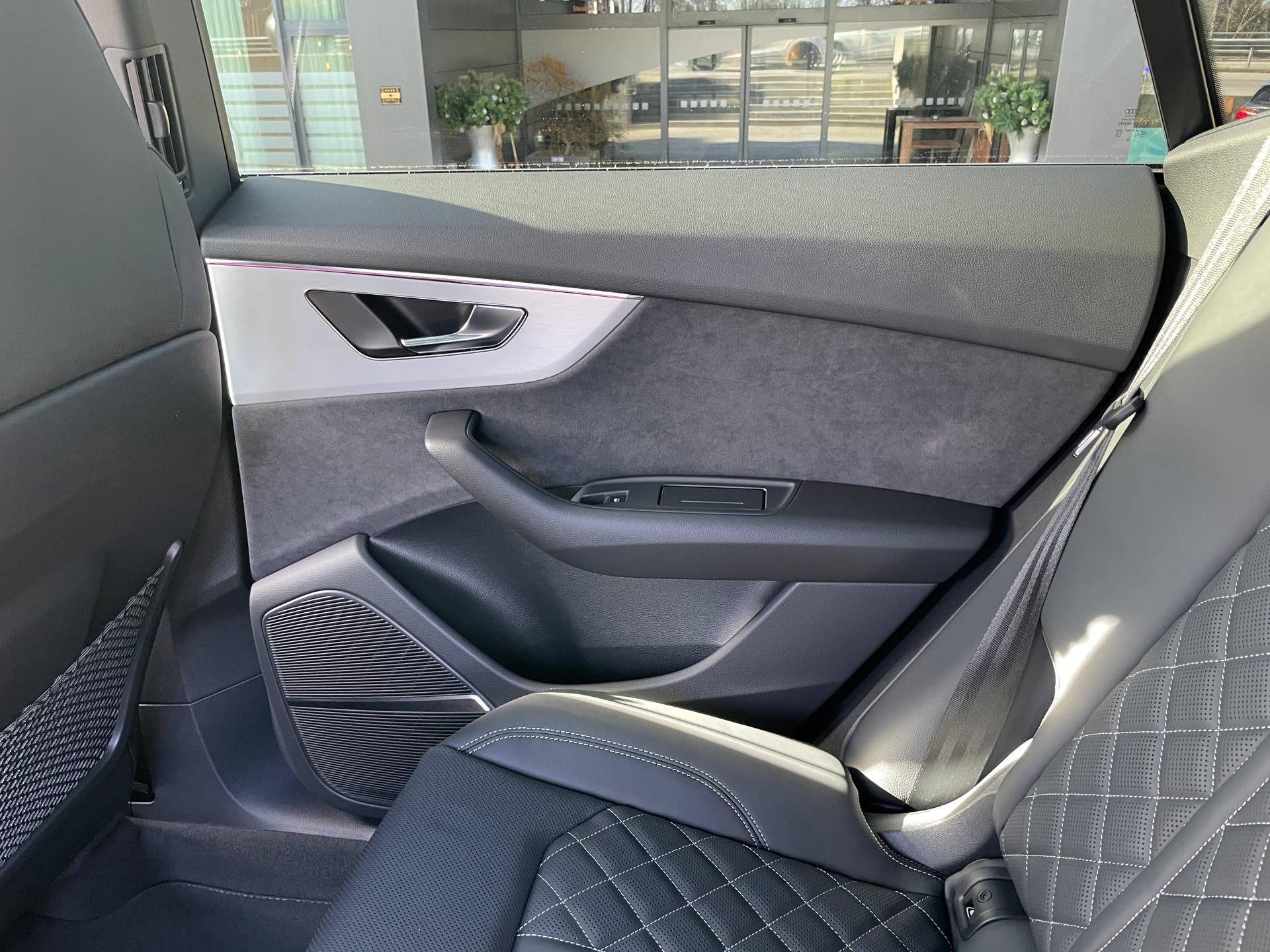 AUDI Q8 60 TFSI e quattro PHEV tiptronic-image-19