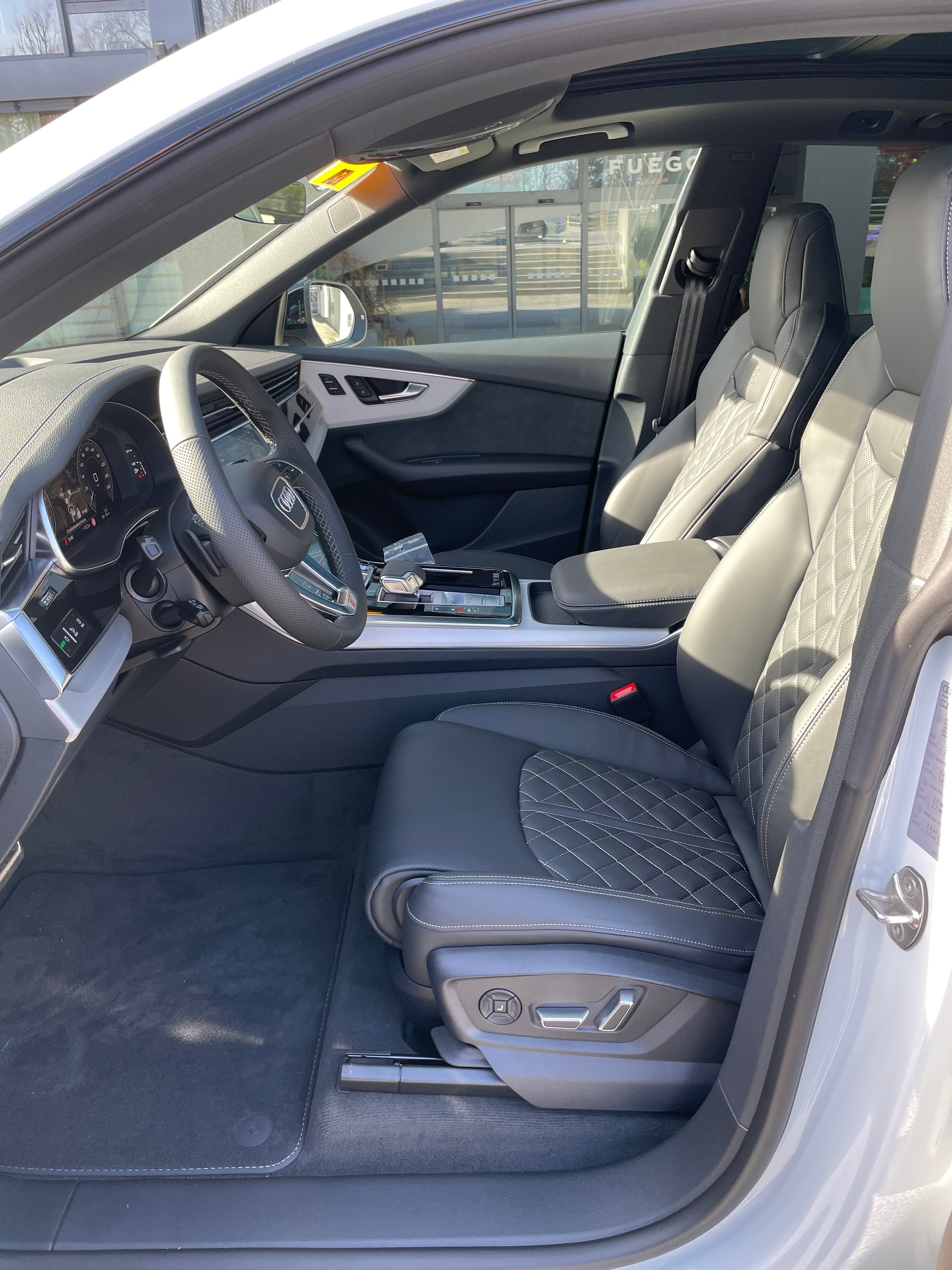 AUDI Q8 60 TFSI e quattro PHEV tiptronic-image-11