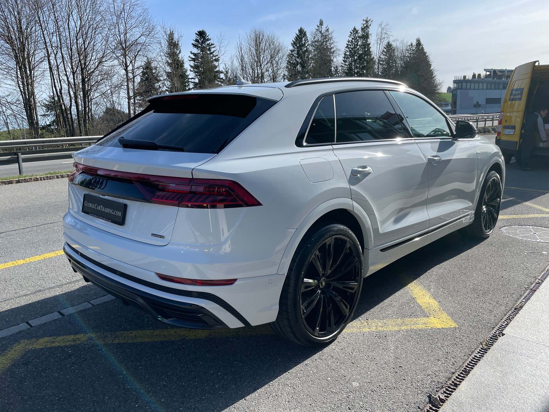 AUDI Q8 60 TFSI e quattro PHEV tiptronic-image-4