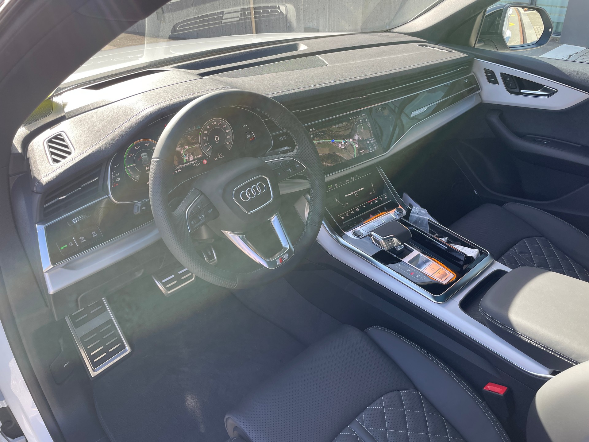 AUDI Q8 60 TFSI e quattro PHEV tiptronic-image-9