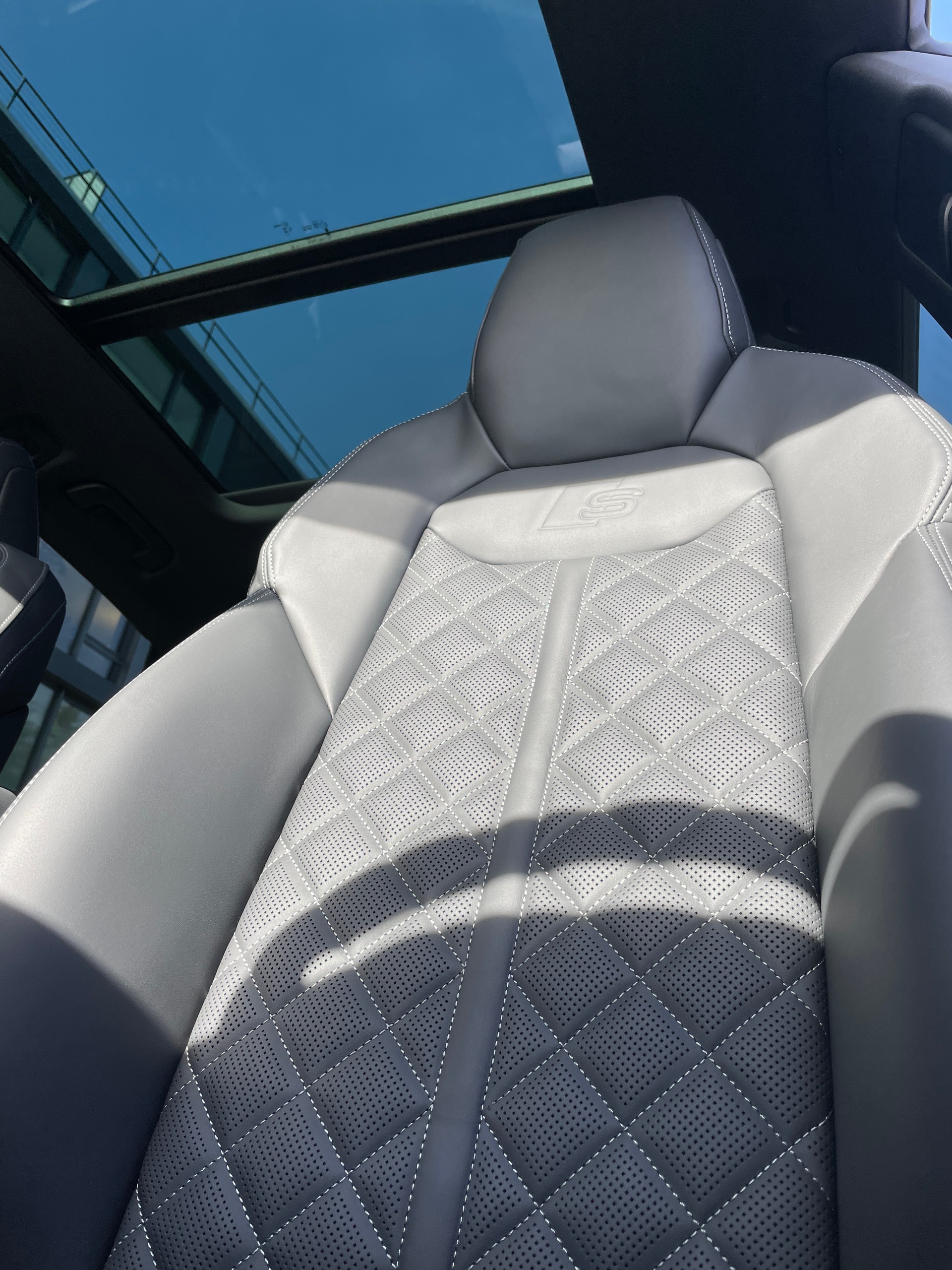 AUDI Q8 60 TFSI e quattro PHEV tiptronic-image-10