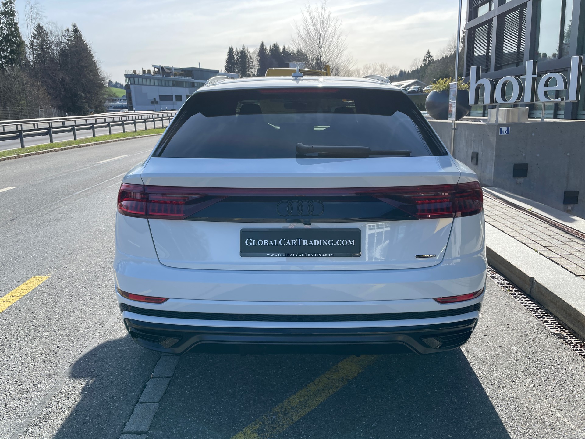 AUDI Q8 60 TFSI e quattro PHEV tiptronic-image-5