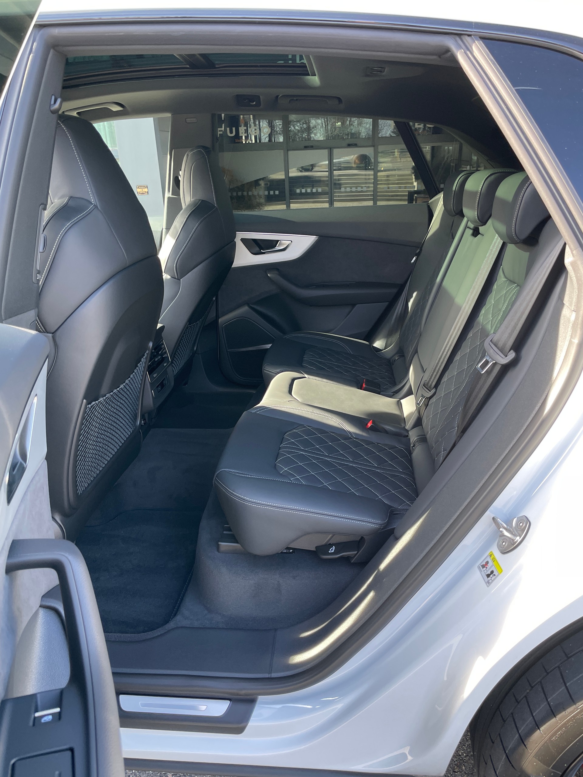 AUDI Q8 60 TFSI e quattro PHEV tiptronic-image-14