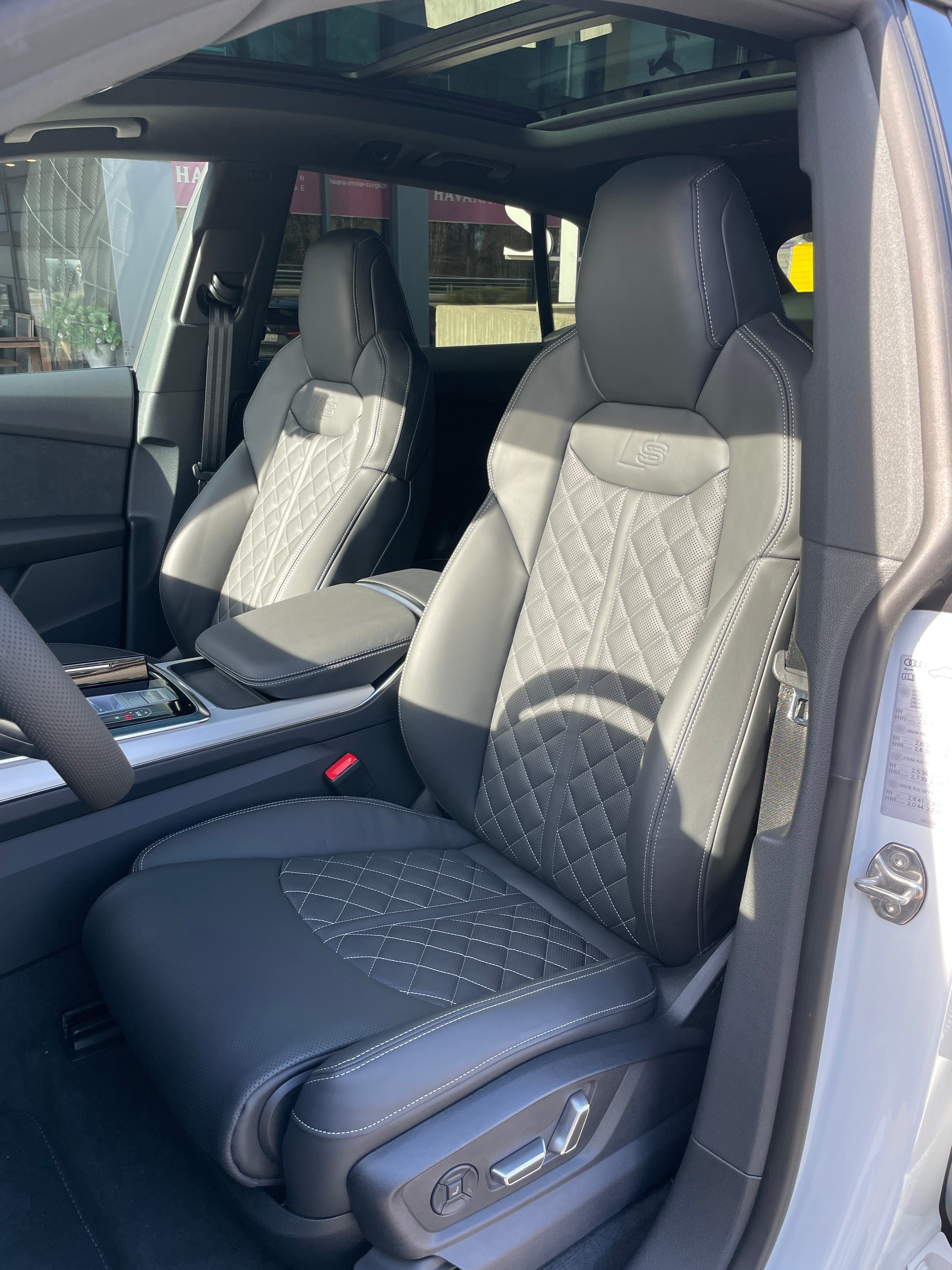 AUDI Q8 60 TFSI e quattro PHEV tiptronic-image-12