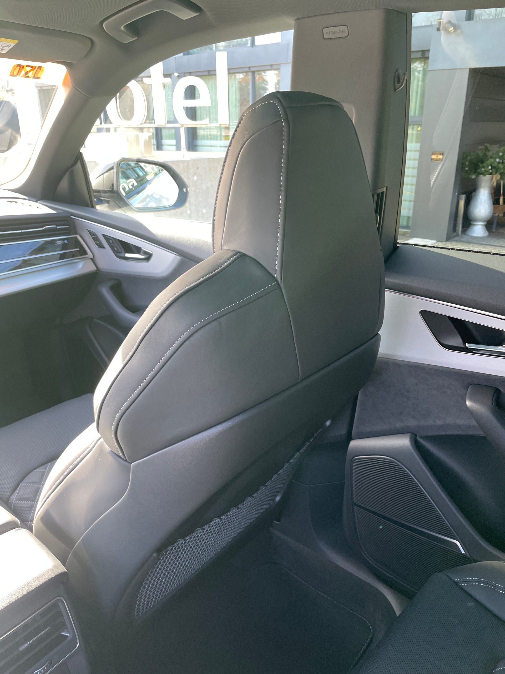 AUDI Q8 60 TFSI e quattro PHEV tiptronic-image-18