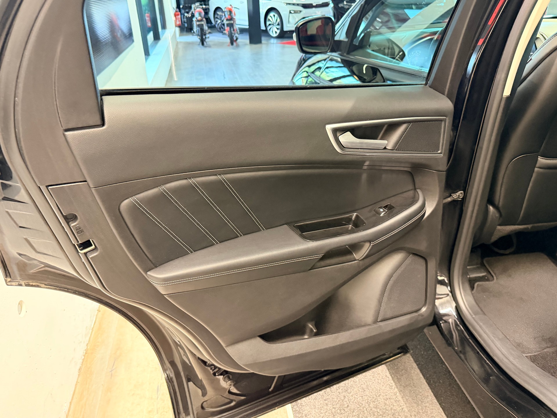 FORD Edge 2.0 TDCi Sport 4WD PowerShift-image-17