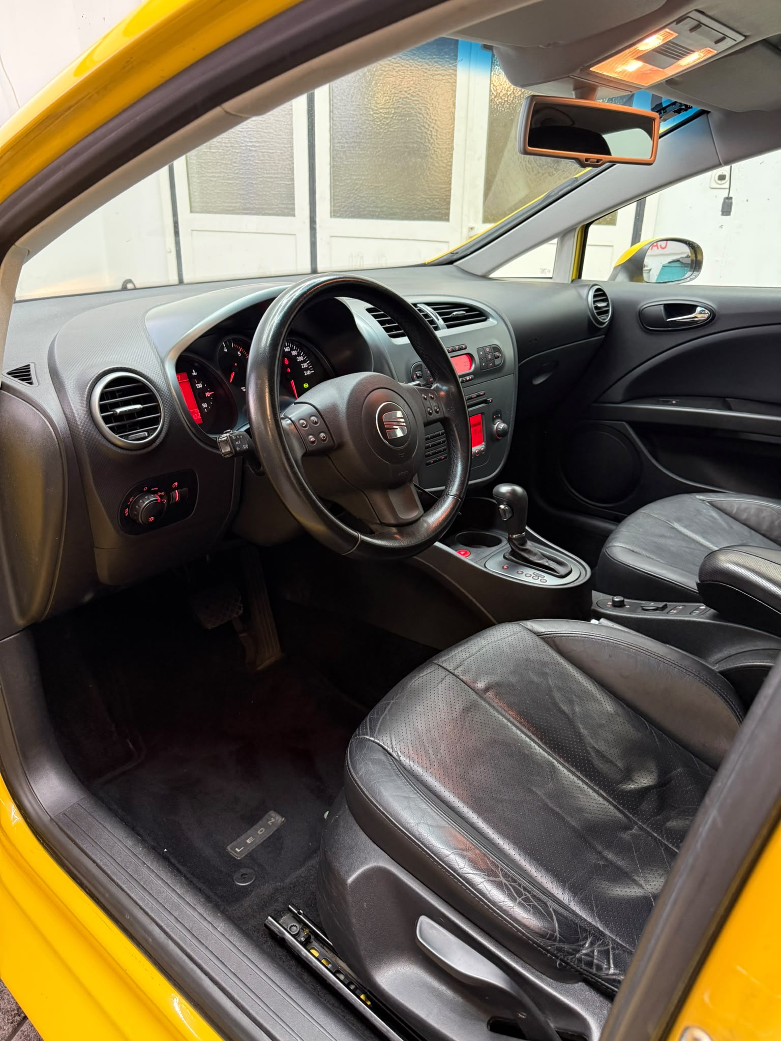 SEAT Leon 2.0 TDI Stylance DSG-image-4