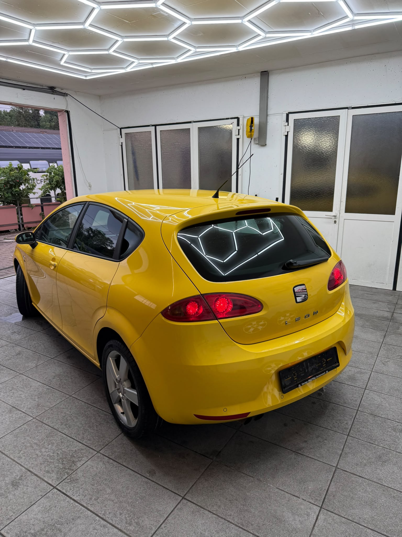 SEAT Leon 2.0 TDI Stylance DSG-image-1