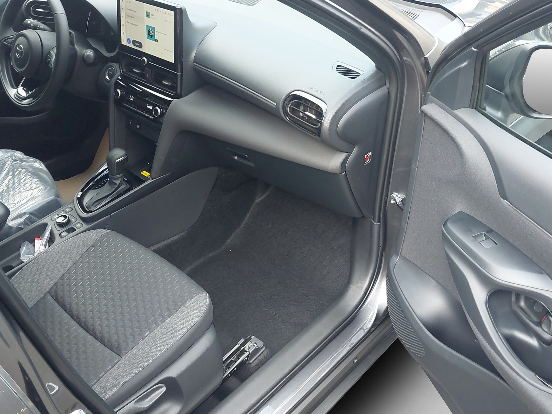 TOYOTA Yaris Cross 1.5 VVT-i HSD Trend AWD-i-image-16