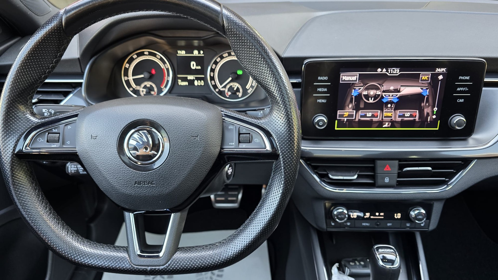SKODA Scala 1.5 TSI ACT Style DSG-image-9