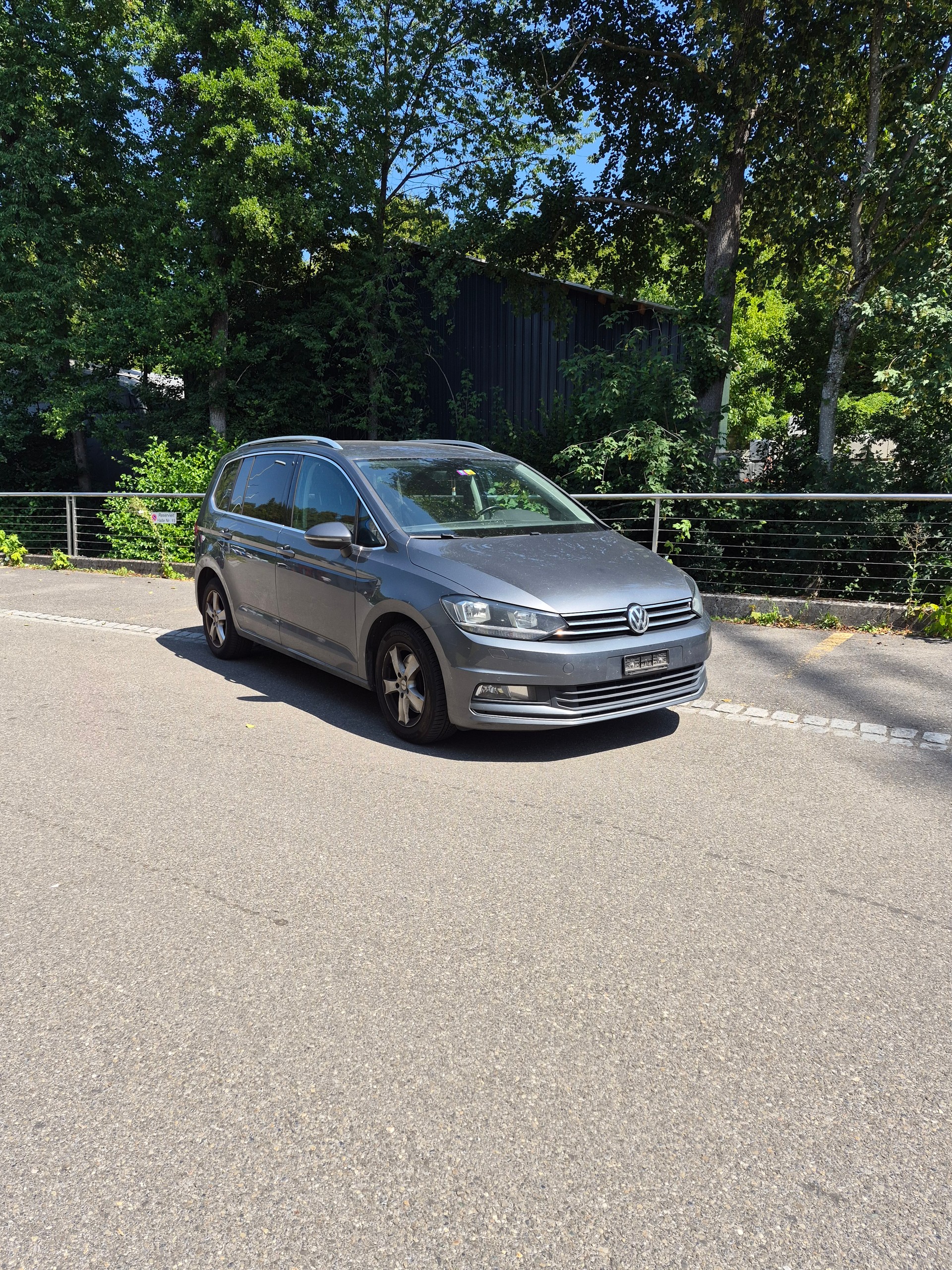 VW TOURAN-image-1