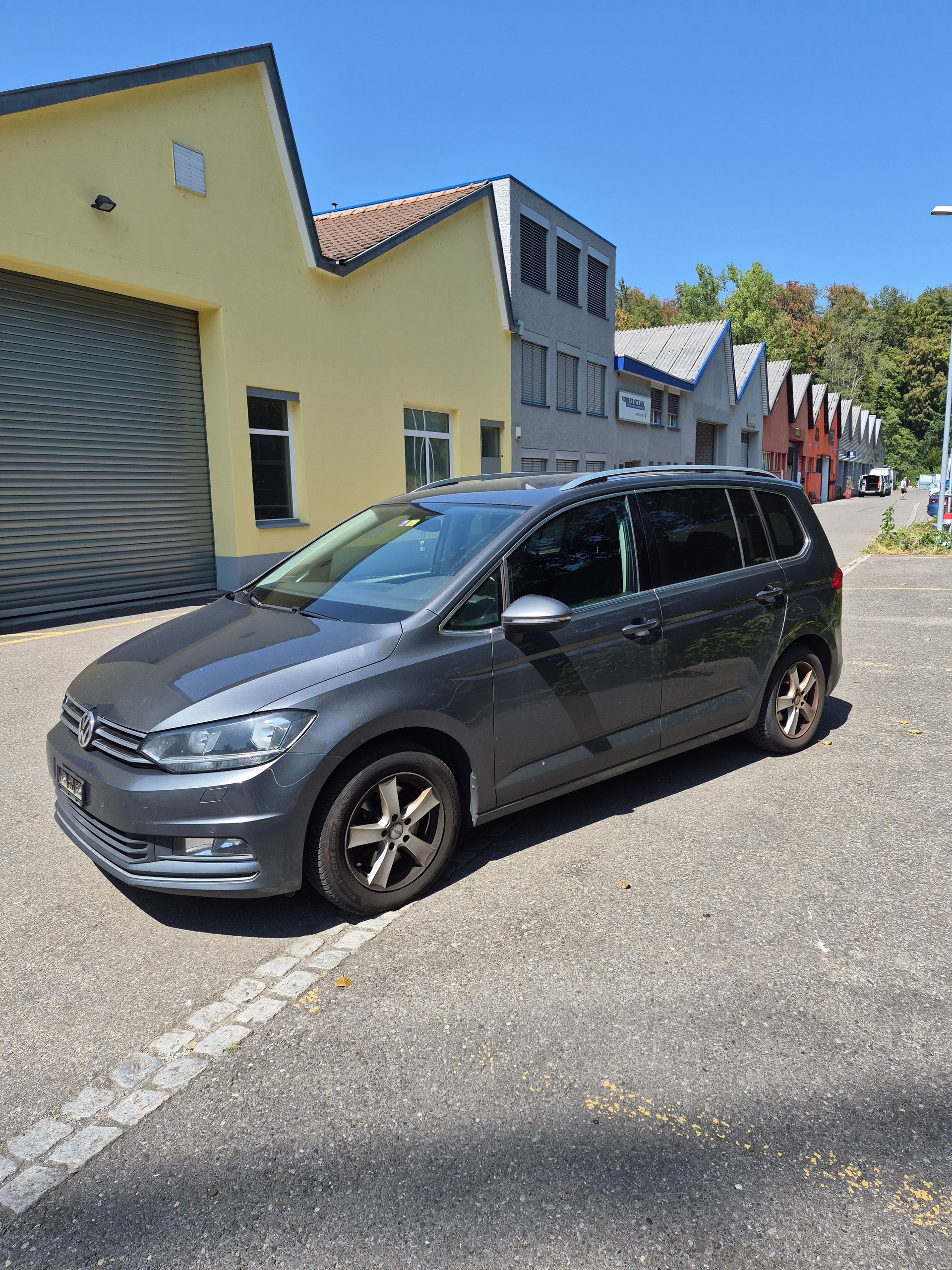 VW TOURAN-image-0