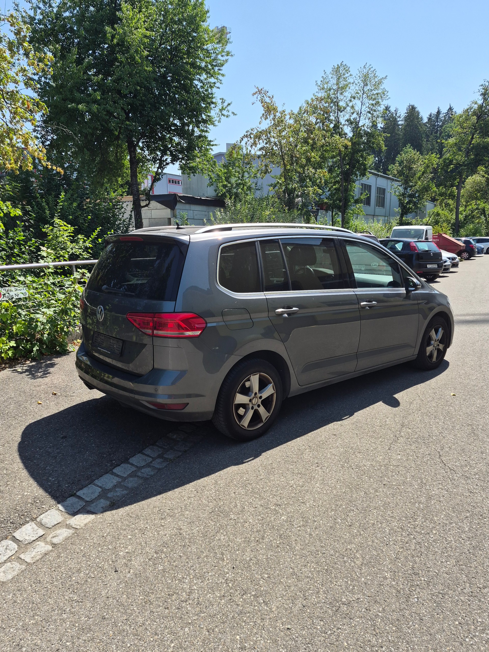 VW TOURAN-image-2