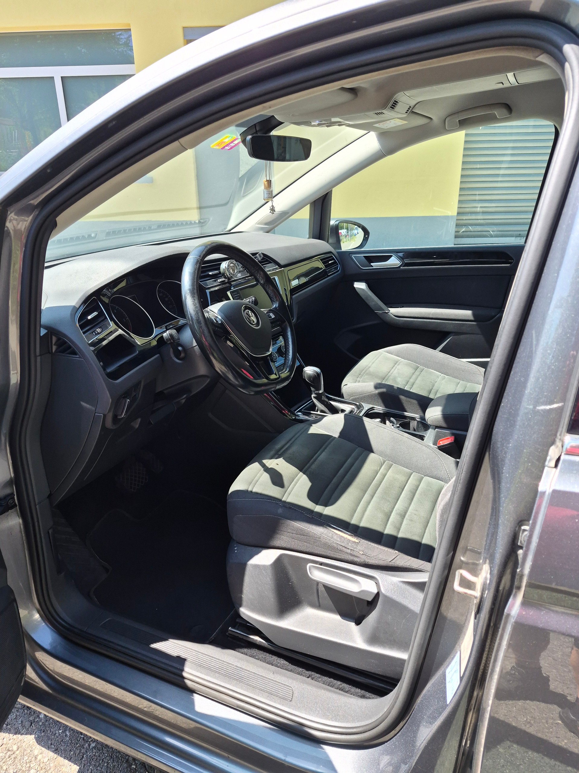 VW TOURAN-image-3