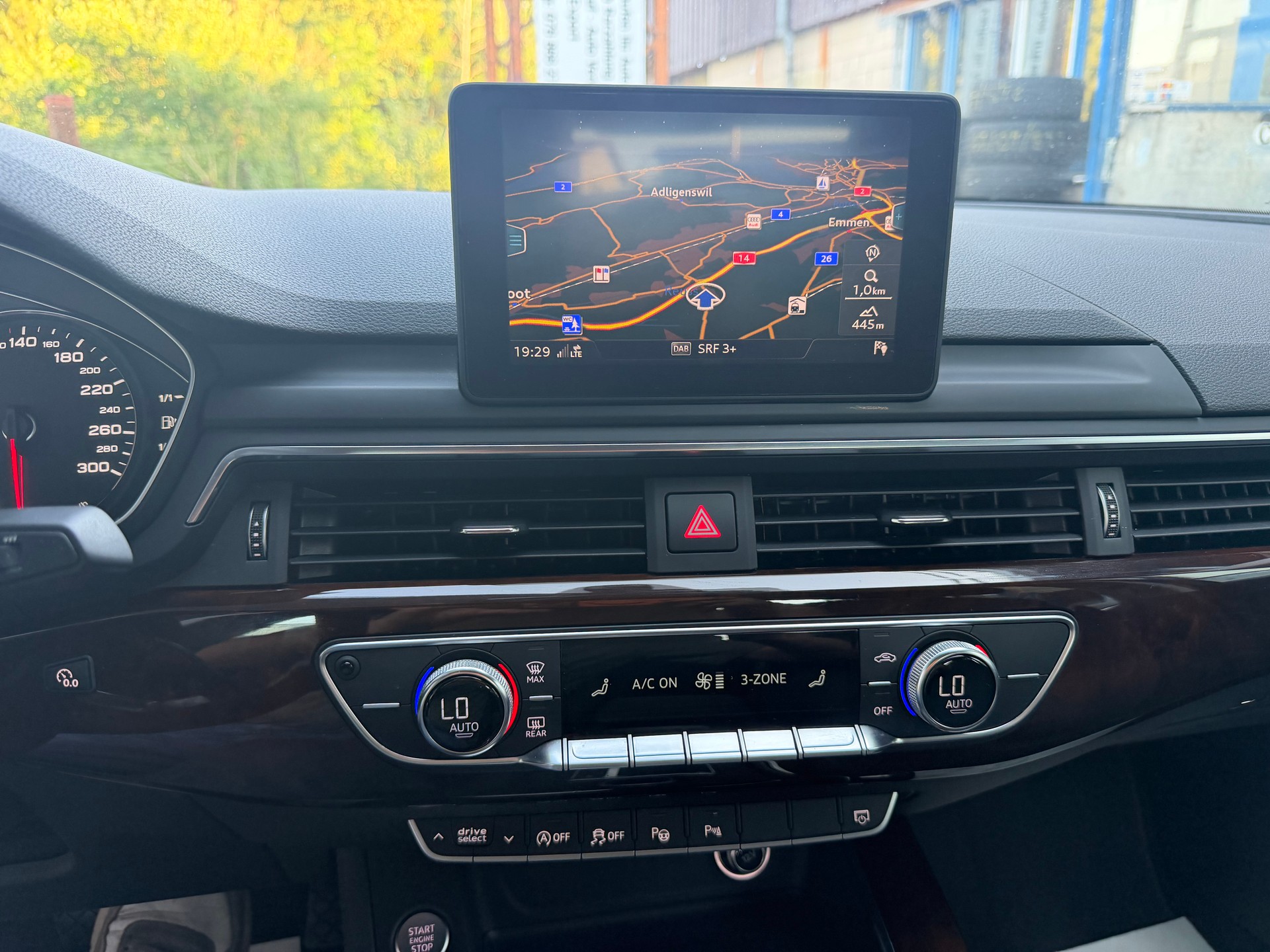 AUDI A4 Limousine 2.0 TFSI S-tronic-image-11