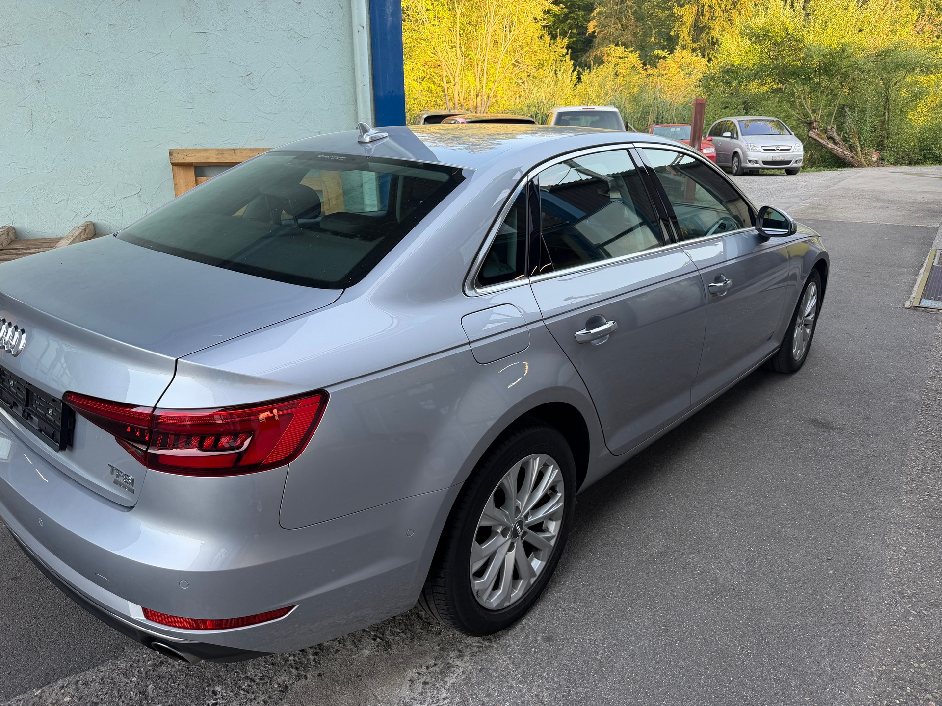 AUDI A4 Limousine 2.0 TFSI S-tronic-image-4