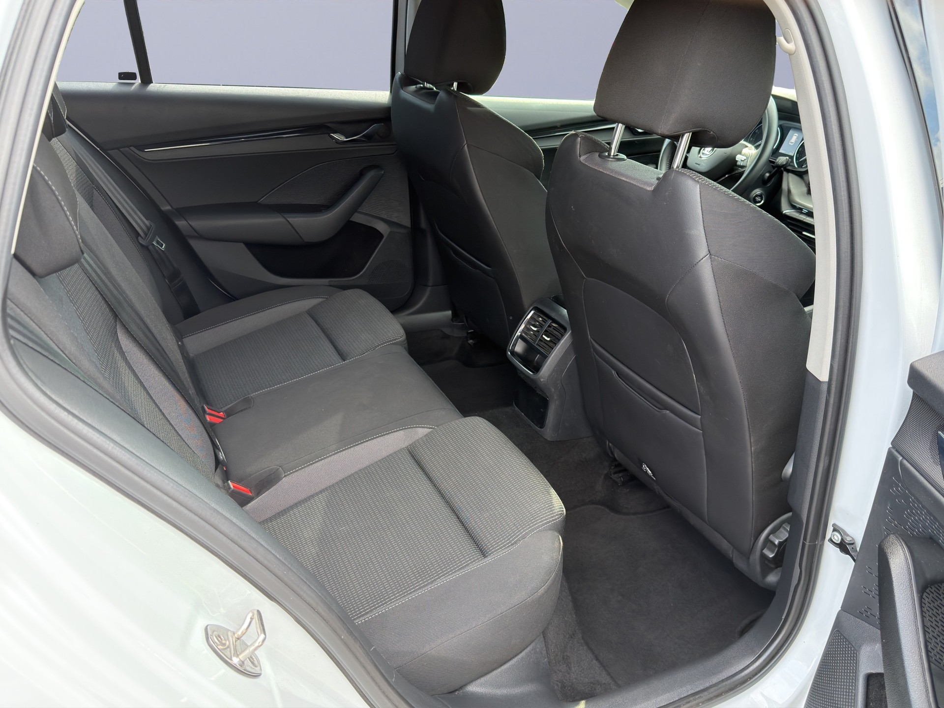 SKODA Octavia Combi 2.0 TSI SportLine DSG 4x4-image-10