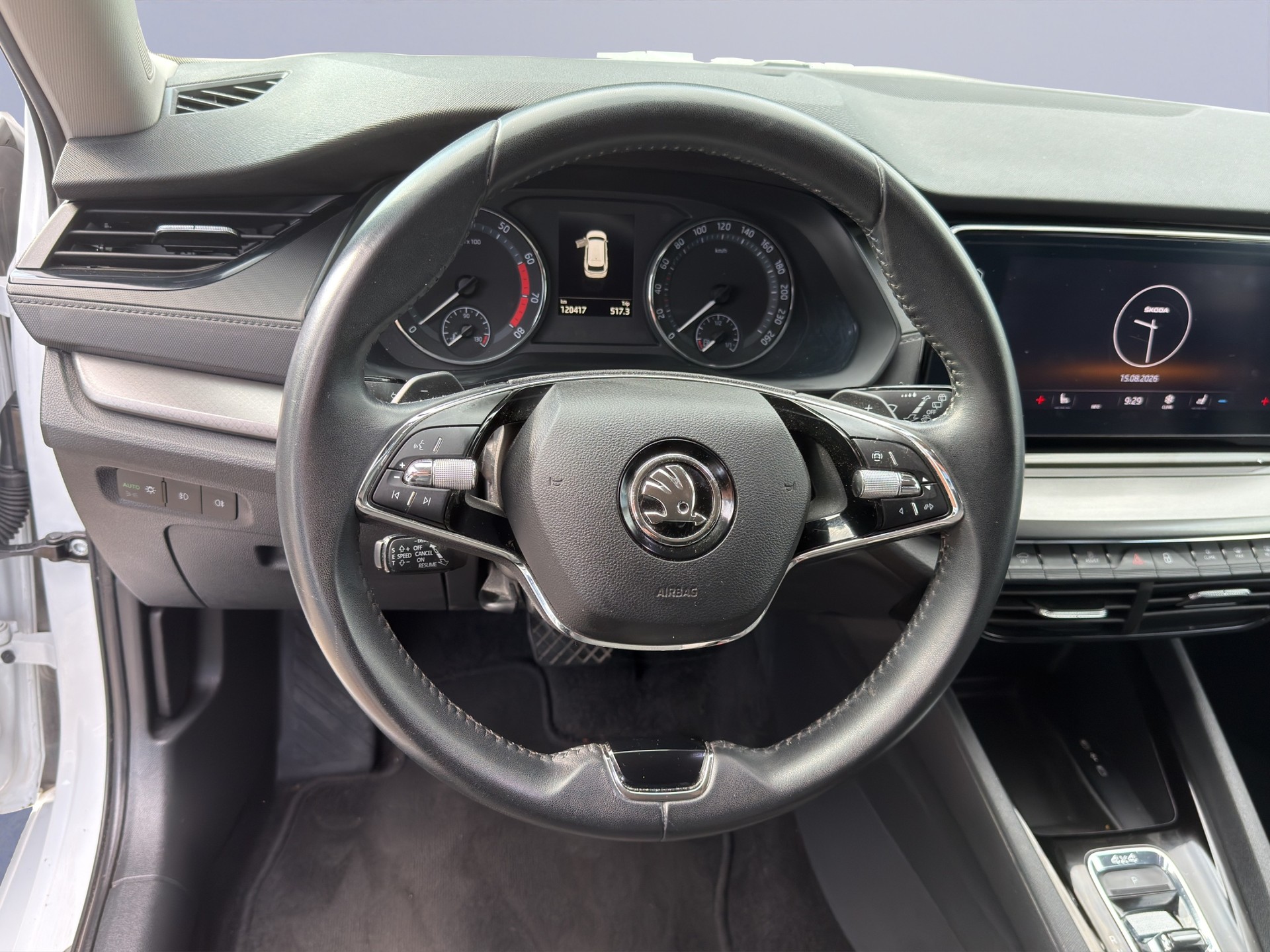 SKODA Octavia Combi 2.0 TSI SportLine DSG 4x4-image-11