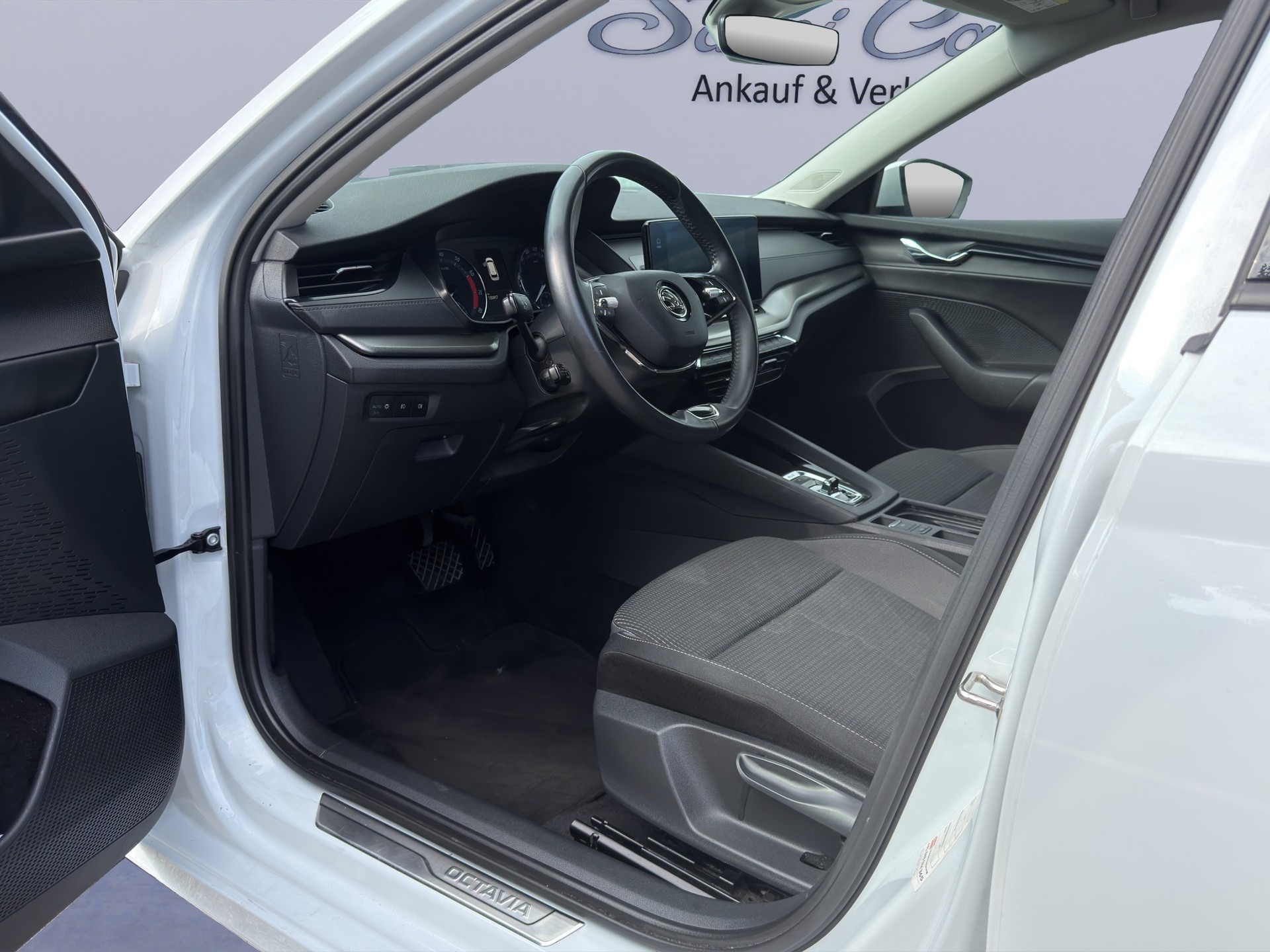 SKODA Octavia Combi 2.0 TSI SportLine DSG 4x4-image-12