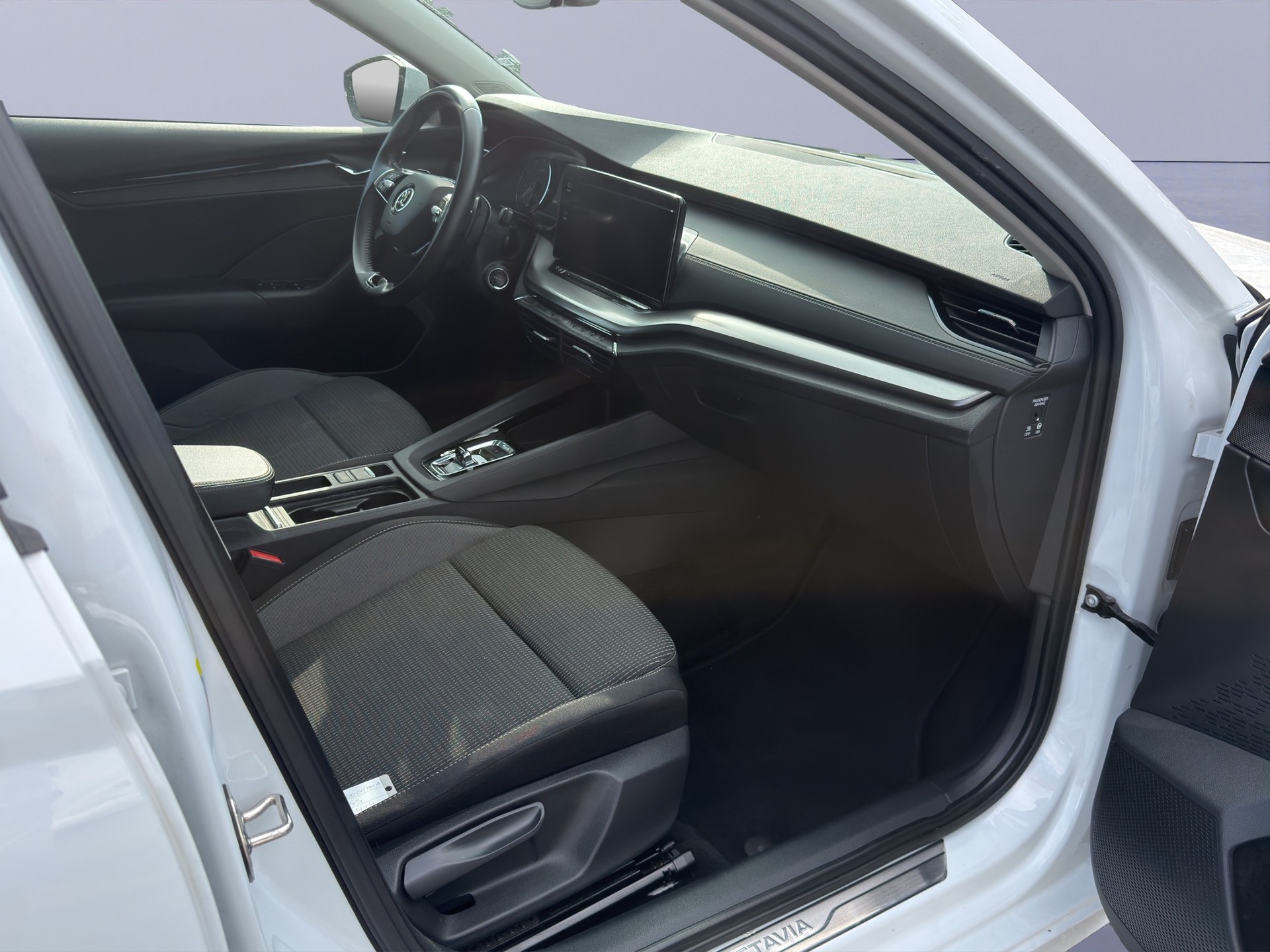 SKODA Octavia Combi 2.0 TSI SportLine DSG 4x4-image-9