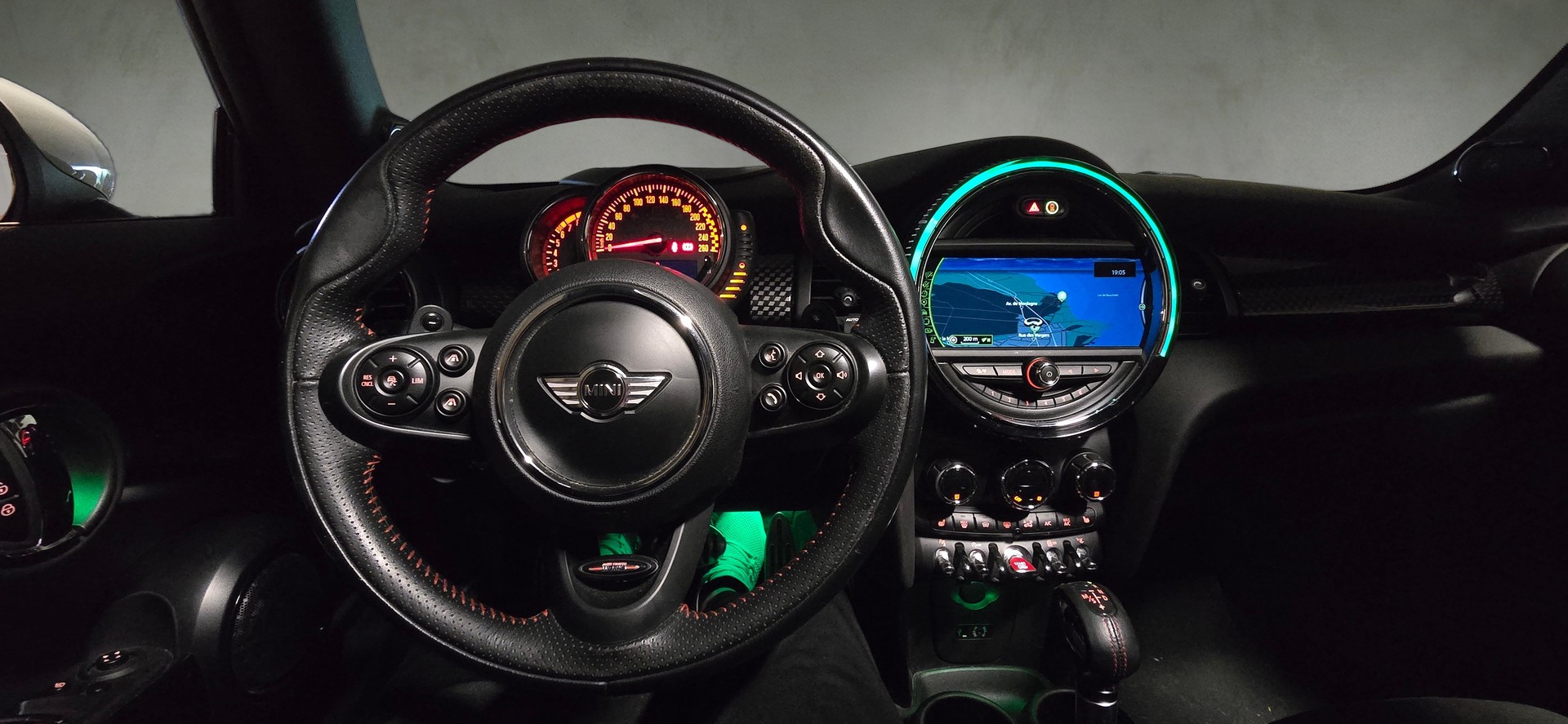 MINI Cooper John Cooper Works Steptronic-image-10