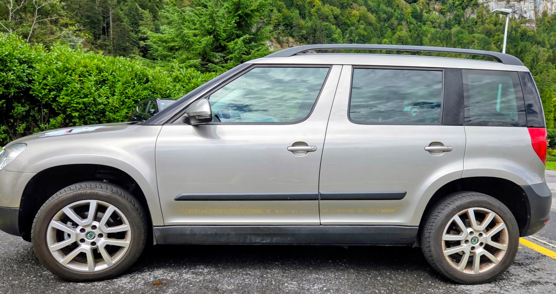 VW Skoda Yeti 2.0 TDI 4x4 DSG-image-2